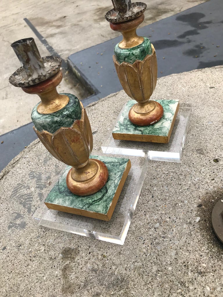 Pair of Italian Neoclassical Faux Marble and Giltwood Candlesticks For Sale 3