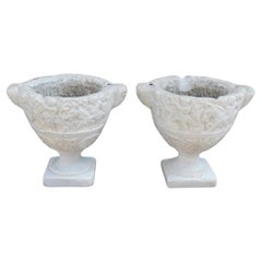 Paar italienische neoklassizistische figurale Marmor-Gartenurnen auf Sockeln im neoklassischen Stil, um 1770