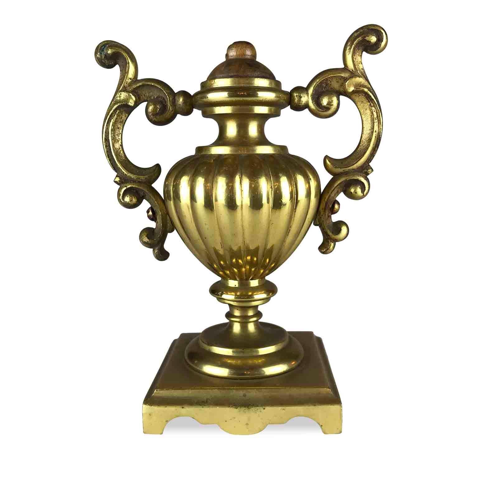 Pair of Italian Neoclassical Gilt Bronze Urn Vases, circa 1820s For Sale 2