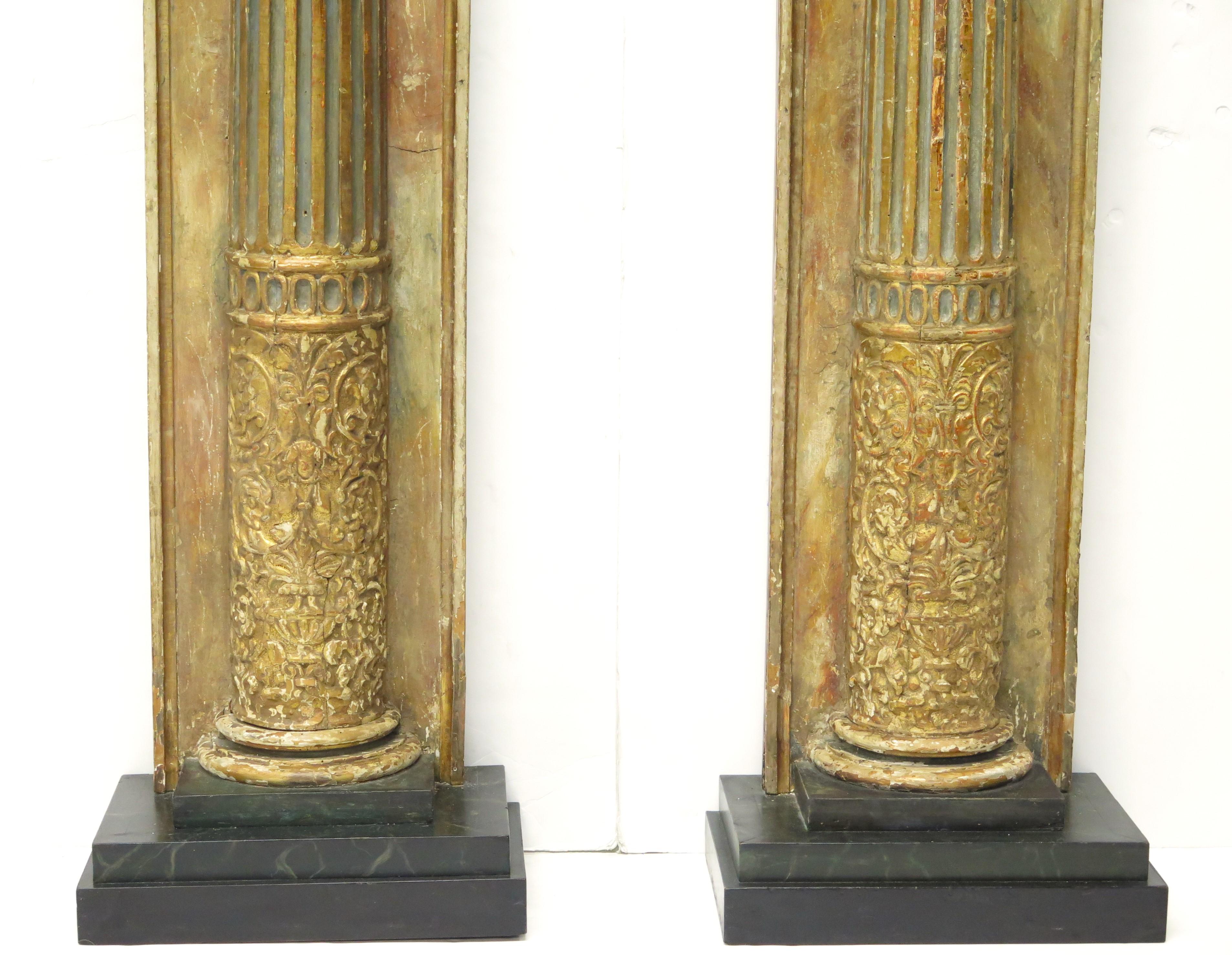 Pair of Italian Neoclassical Giltwood and Polychrome Columns In Good Condition For Sale In Dallas, TX