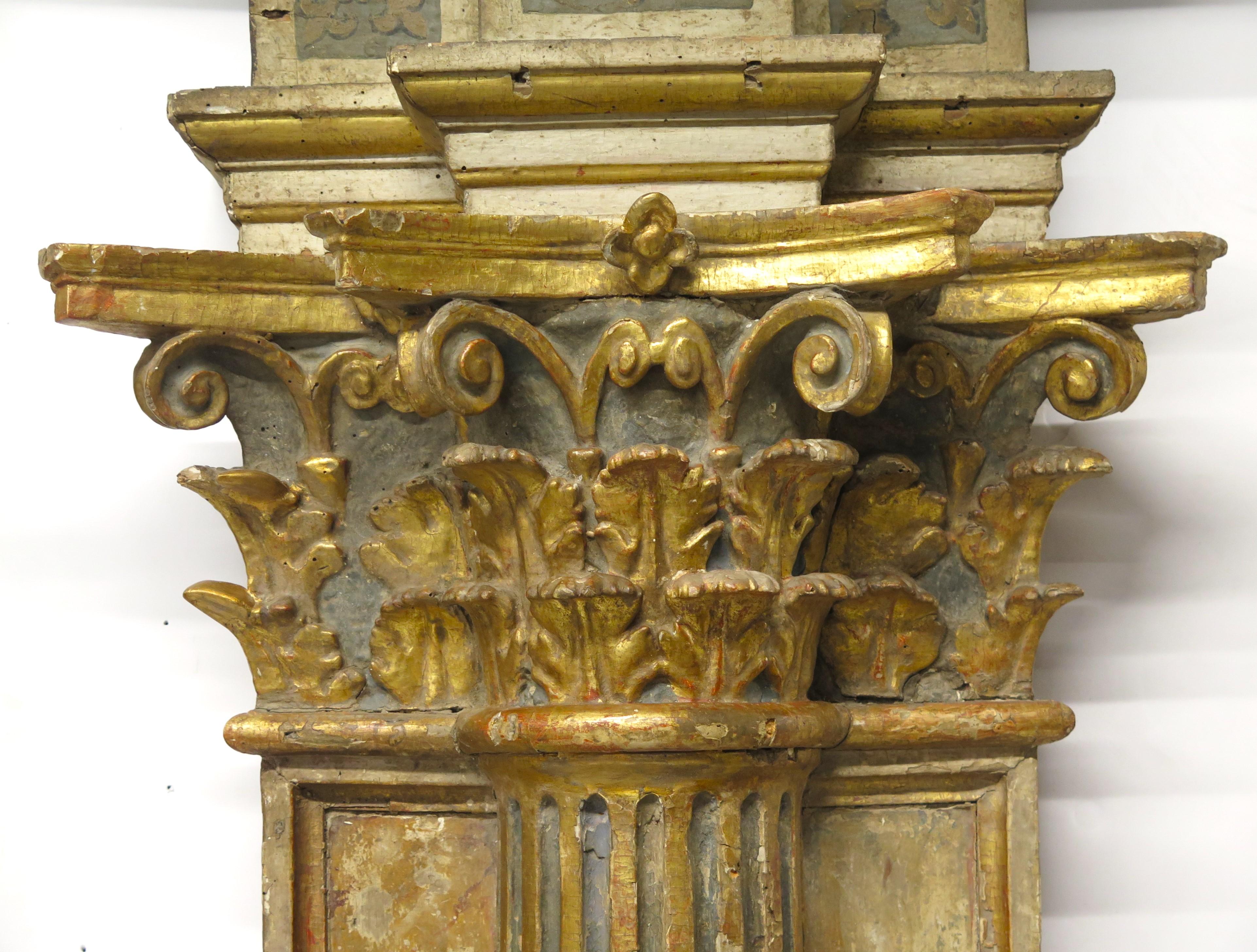 XIXe siècle Paire de colonnes néoclassiques italiennes en bois doré et polychrome en vente