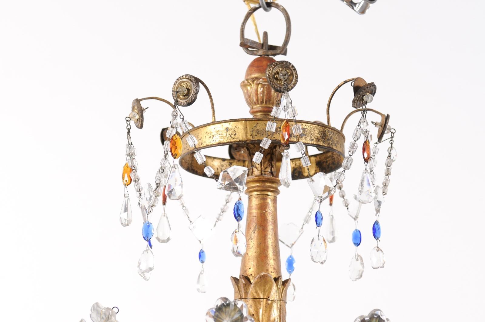 Paire de lustres italiens néoclassiques à 8 lumières en bois doré et cristal en vente 7