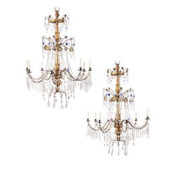 Paire de lustres italiens néoclassiques en bois doré et cristal à 8 lumières