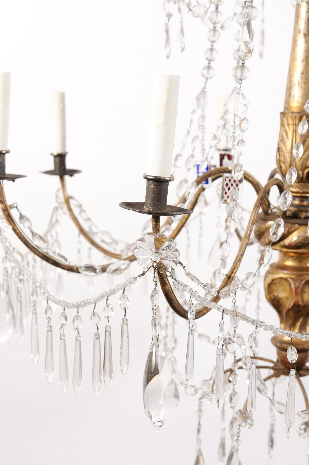 Fin du XVIIIe siècle Paire de lustres italiens néoclassiques à 8 lumières en bois doré et cristal en vente