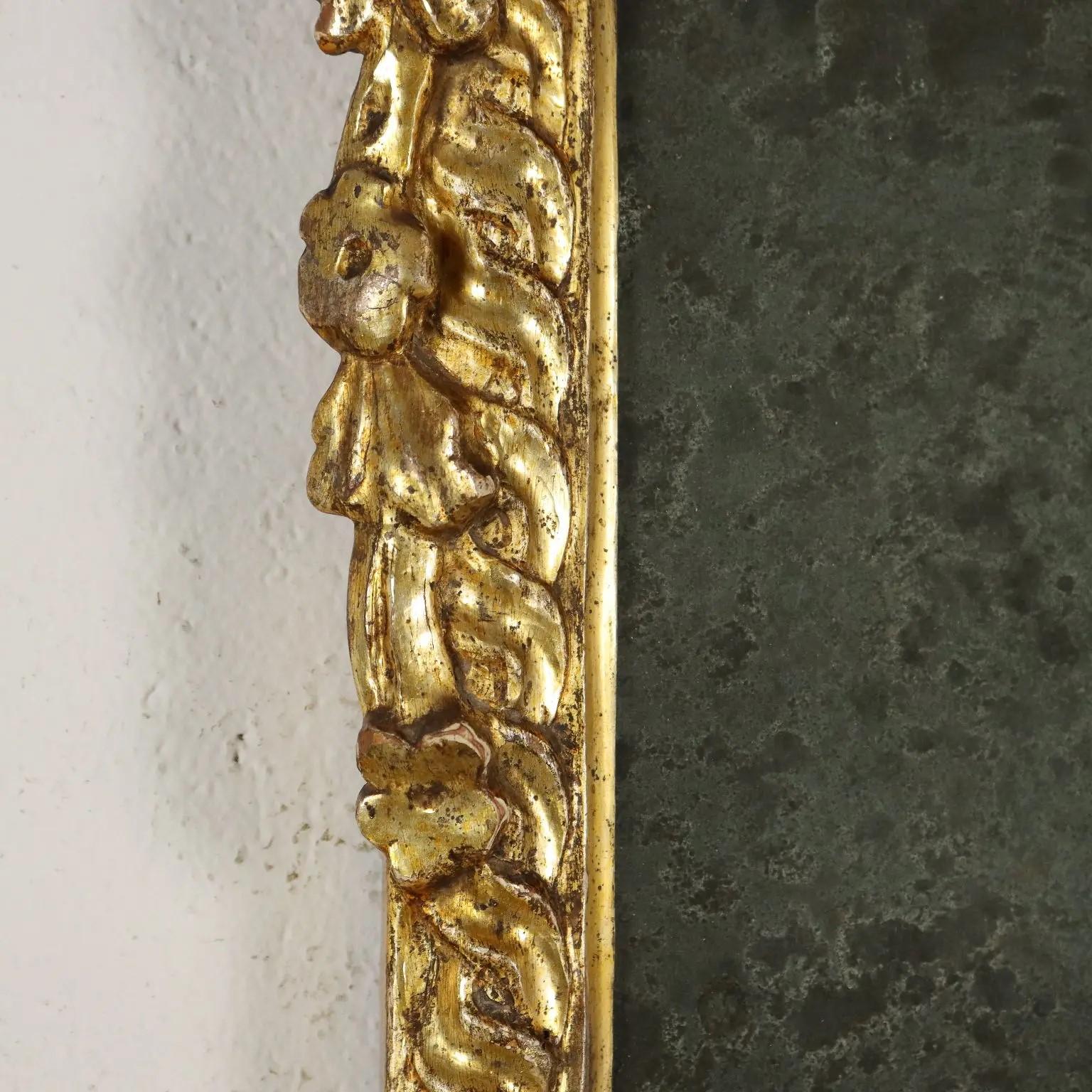 Paire de miroirs italiens néoclassiques en bois doré, datant d'environ 1780 Bon état - En vente à Los Angeles, CA