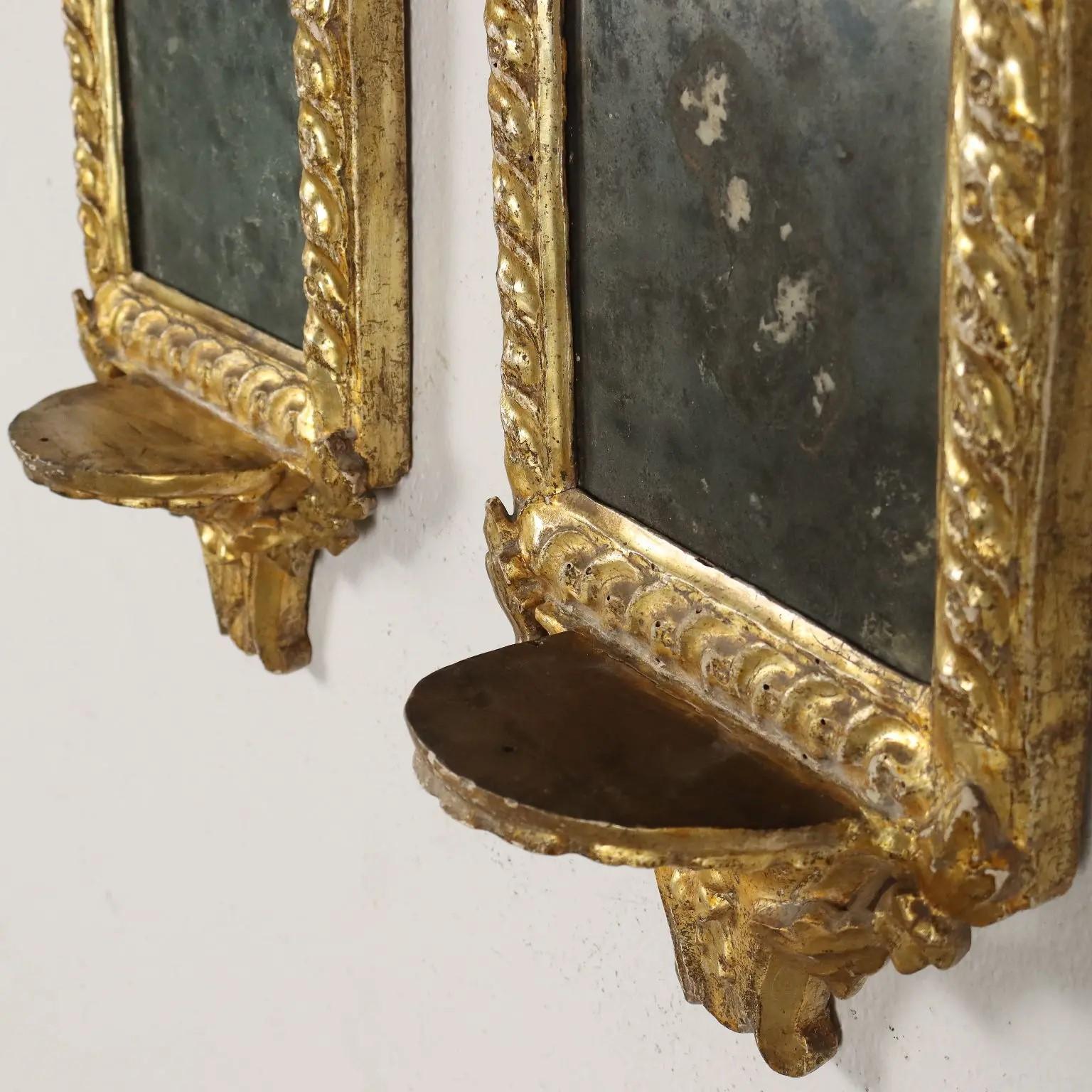 Paire de miroirs italiens néoclassiques en bois doré, datant d'environ 1780 en vente 1
