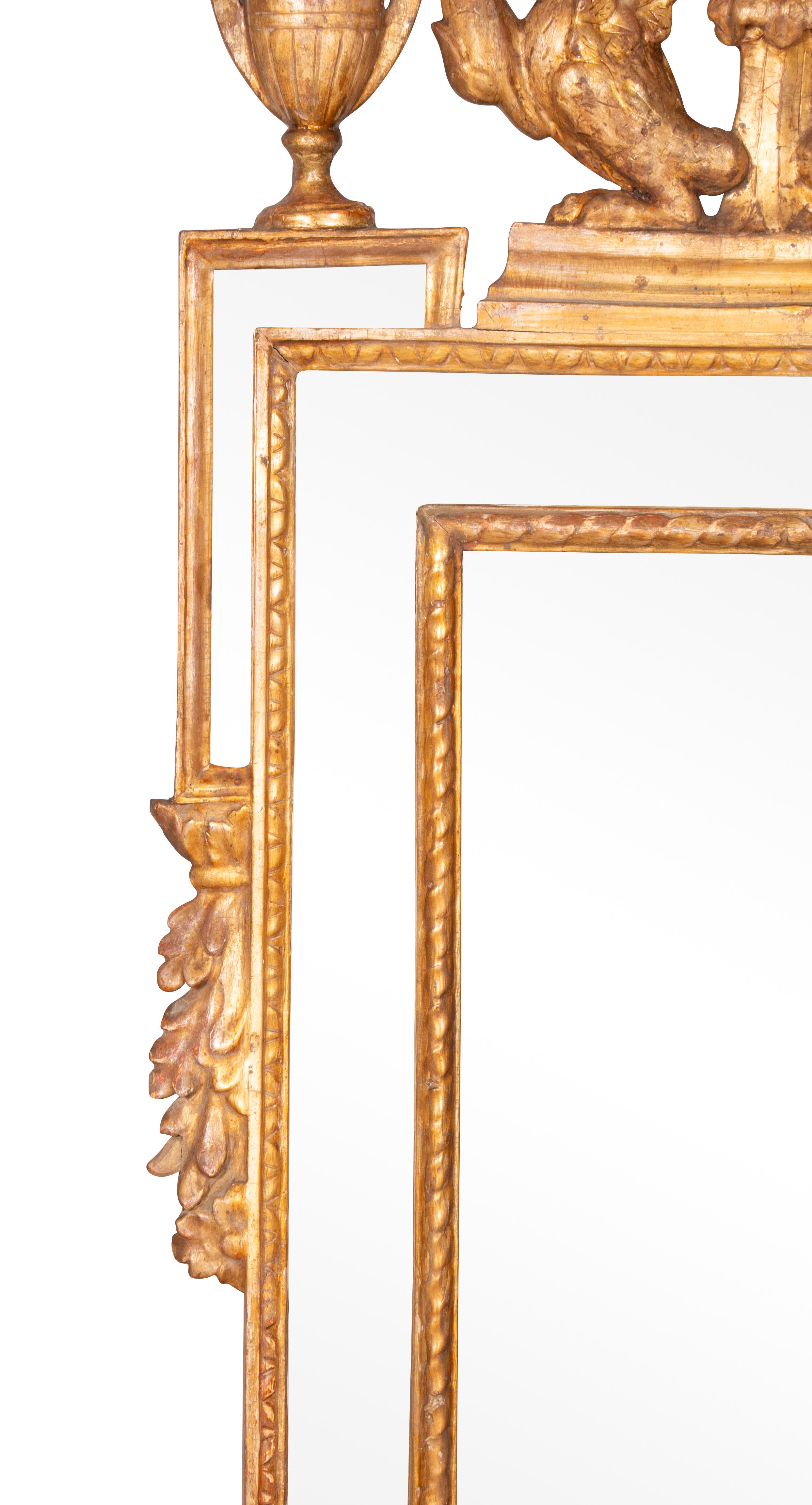 Paar italienische neoklassizistische Spiegel aus vergoldetem Holz im Angebot 3