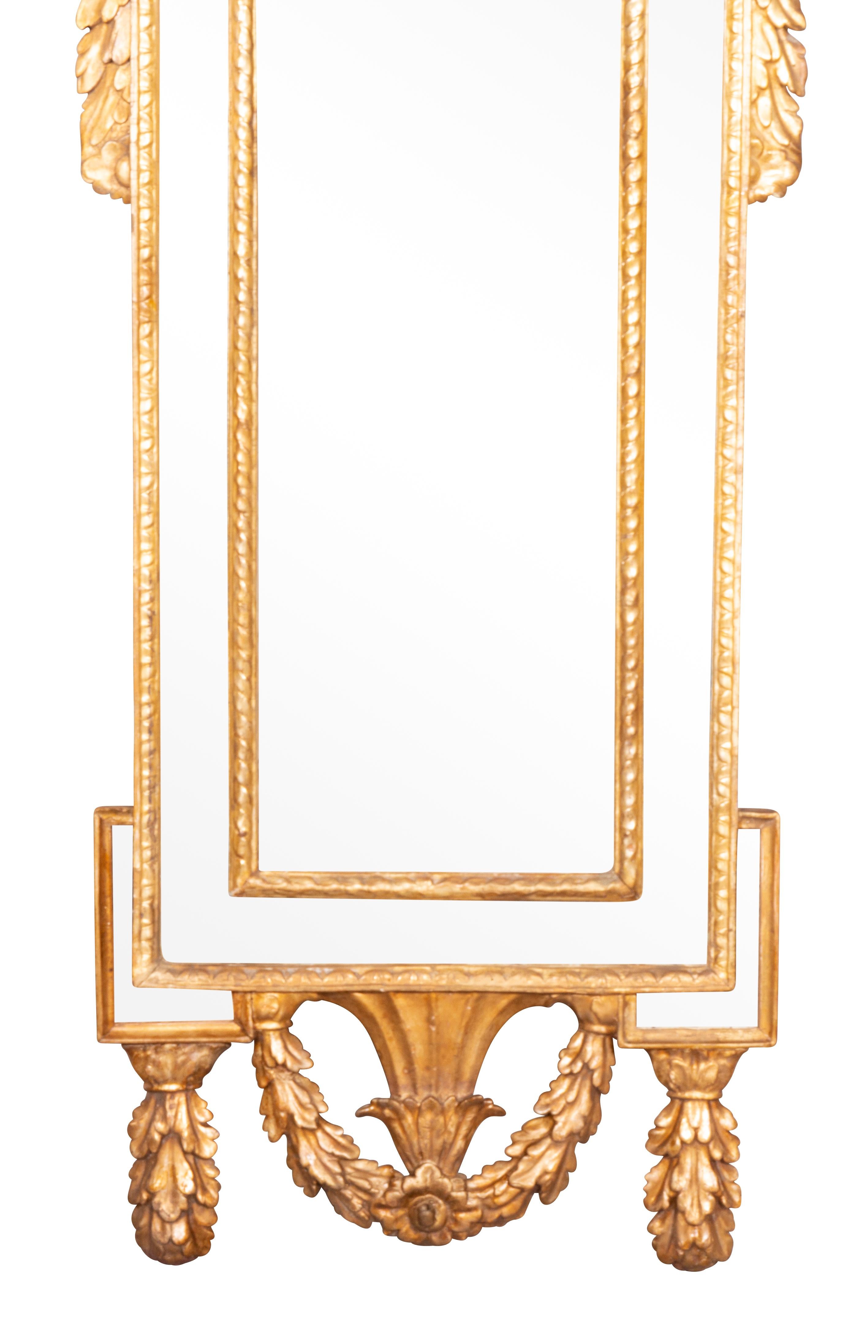 Paar italienische neoklassizistische Spiegel aus vergoldetem Holz im Angebot 7