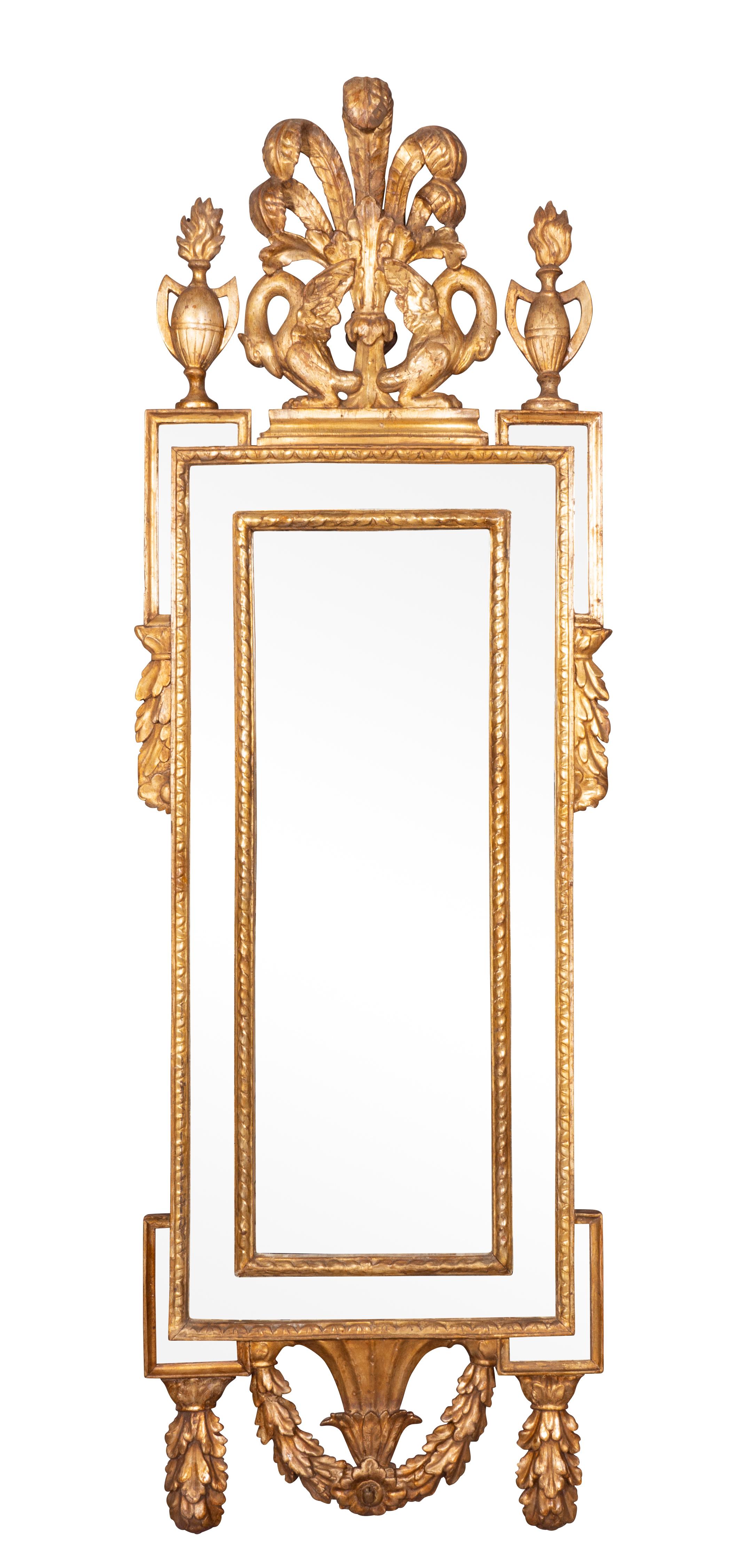 Paar italienische neoklassizistische Spiegel aus vergoldetem Holz (Neoklassisch) im Angebot