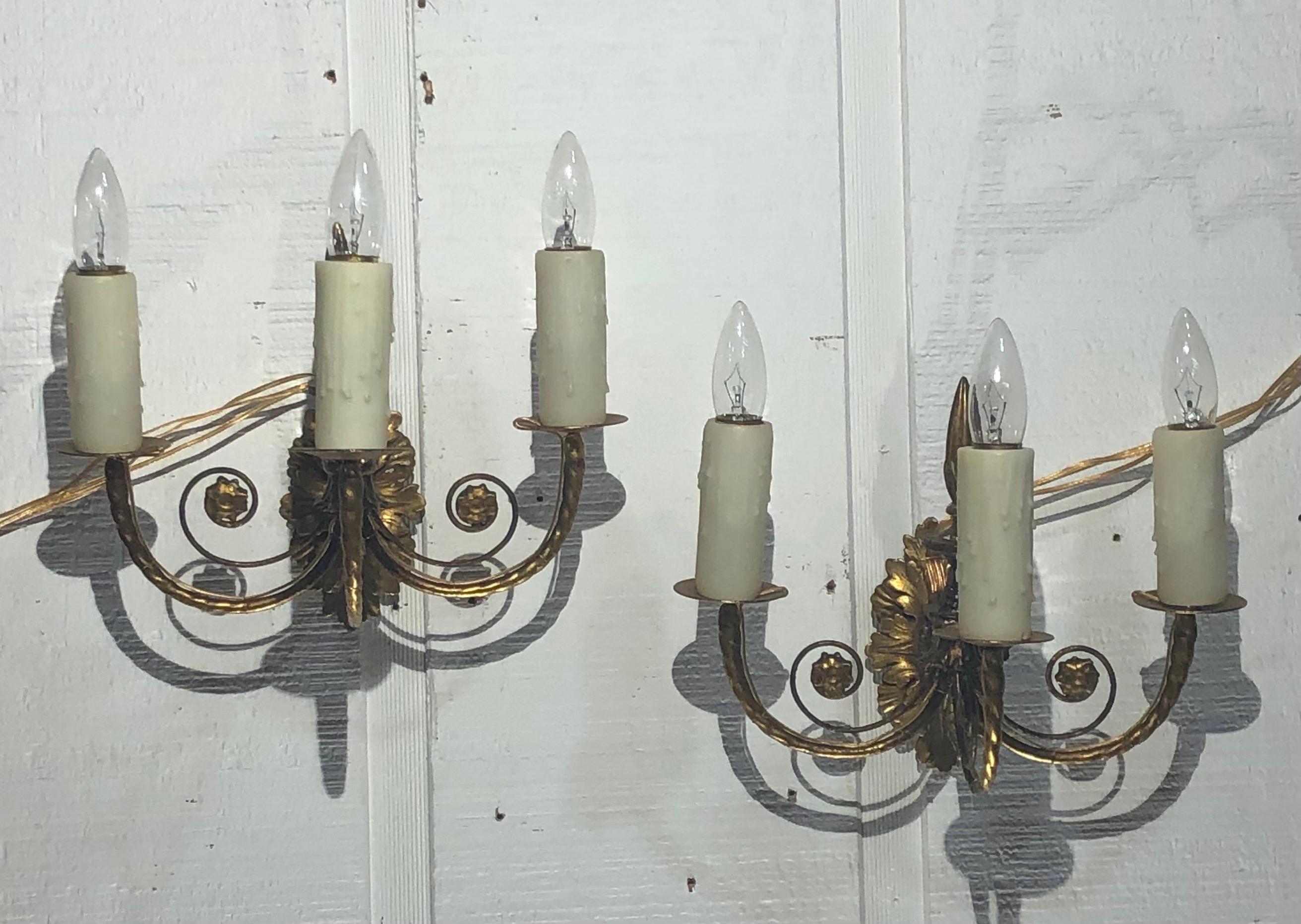Pair of Italian Neoclassical Giltwood Sconces, 19th Century For Sale 3
