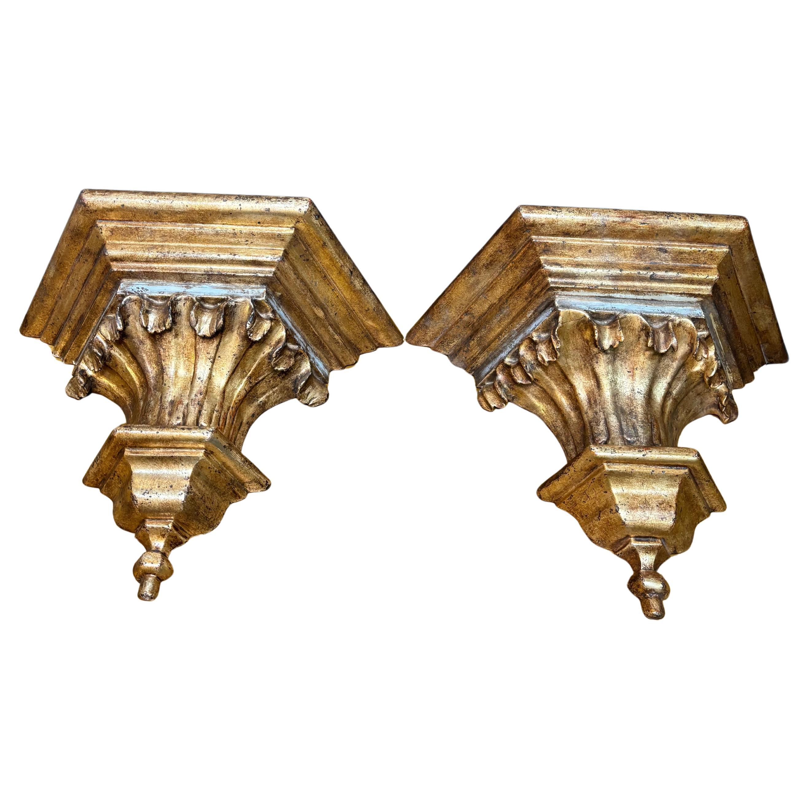 Paar italienische Wandregale im neoklassischen Giltwood-Stil