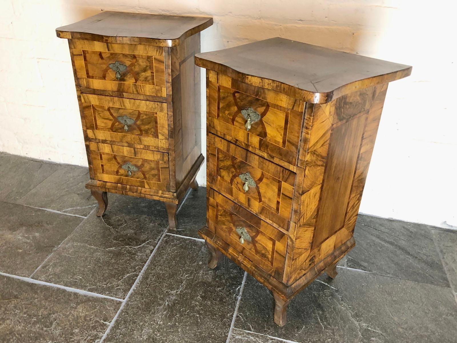 Pair of Italian Neoclassical Late 18th Century Inlaid Comodini or Night Stands In Good Condition For Sale In Troy, NY