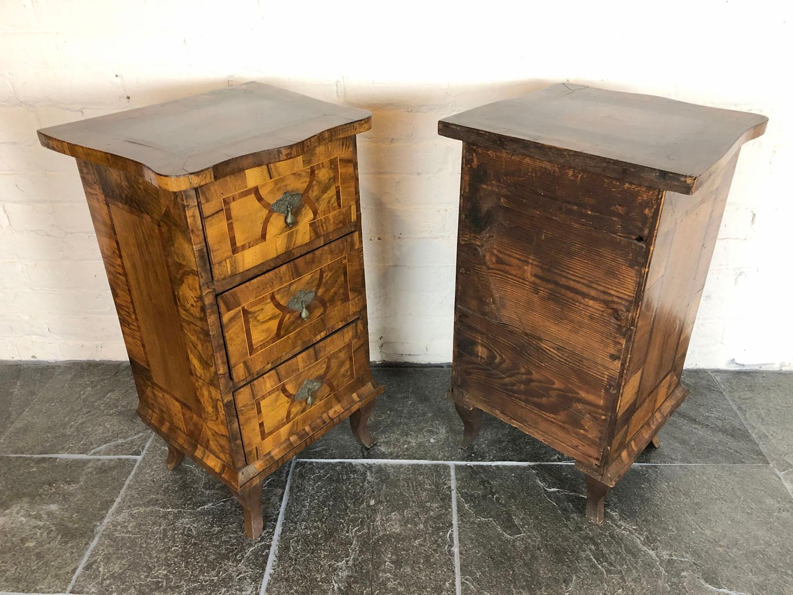 Pair of Italian Neoclassical Late 18th Century Inlaid Comodini or Night Stands For Sale 3