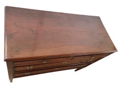 Paar italienische Kommoden im neoklassischen Stil, Louis XVI, Nussbaum und Kirsche