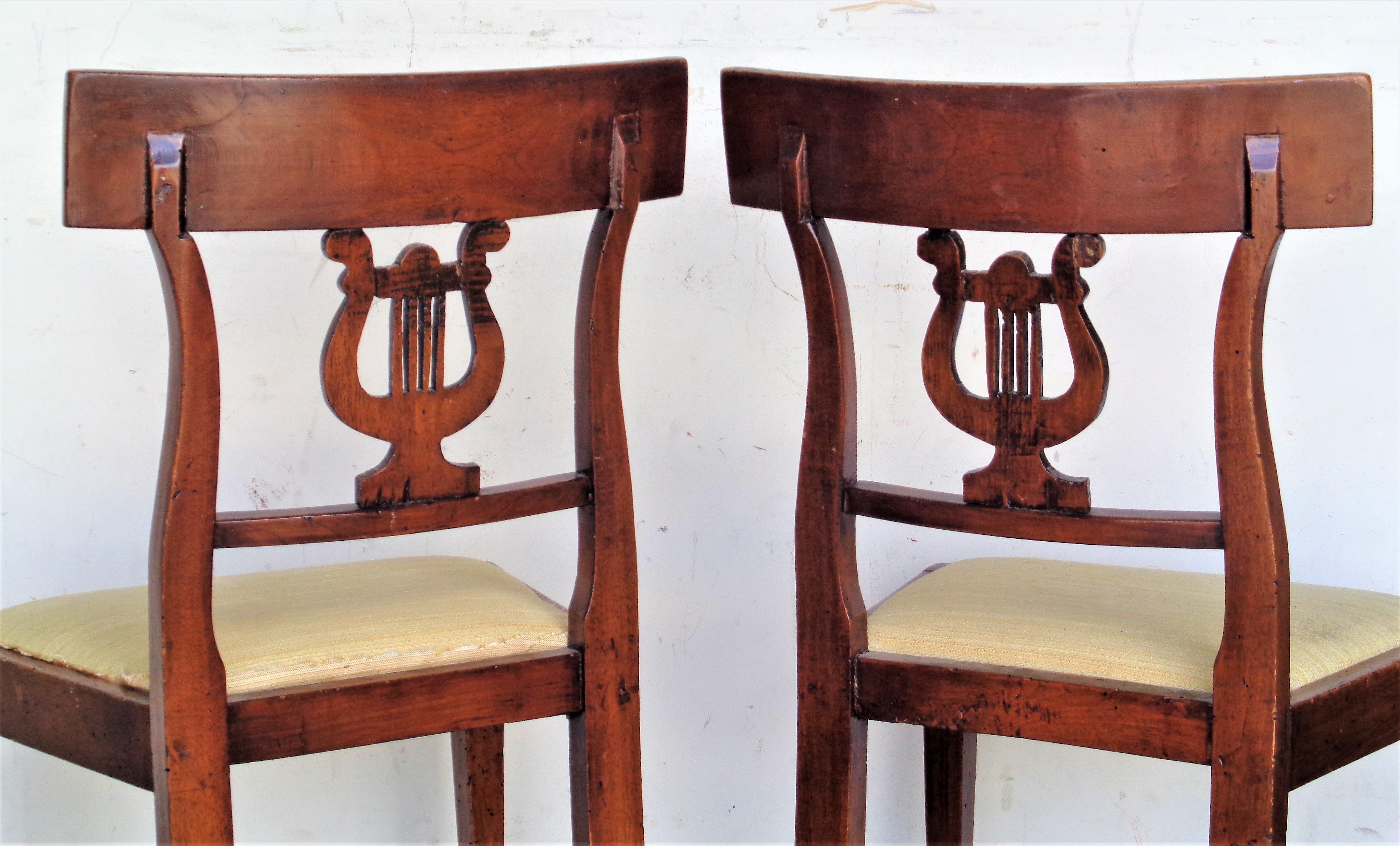 Hand-Carved  Italian Neoclassical Lyre Back Chairs, Circa 1800 For Sale