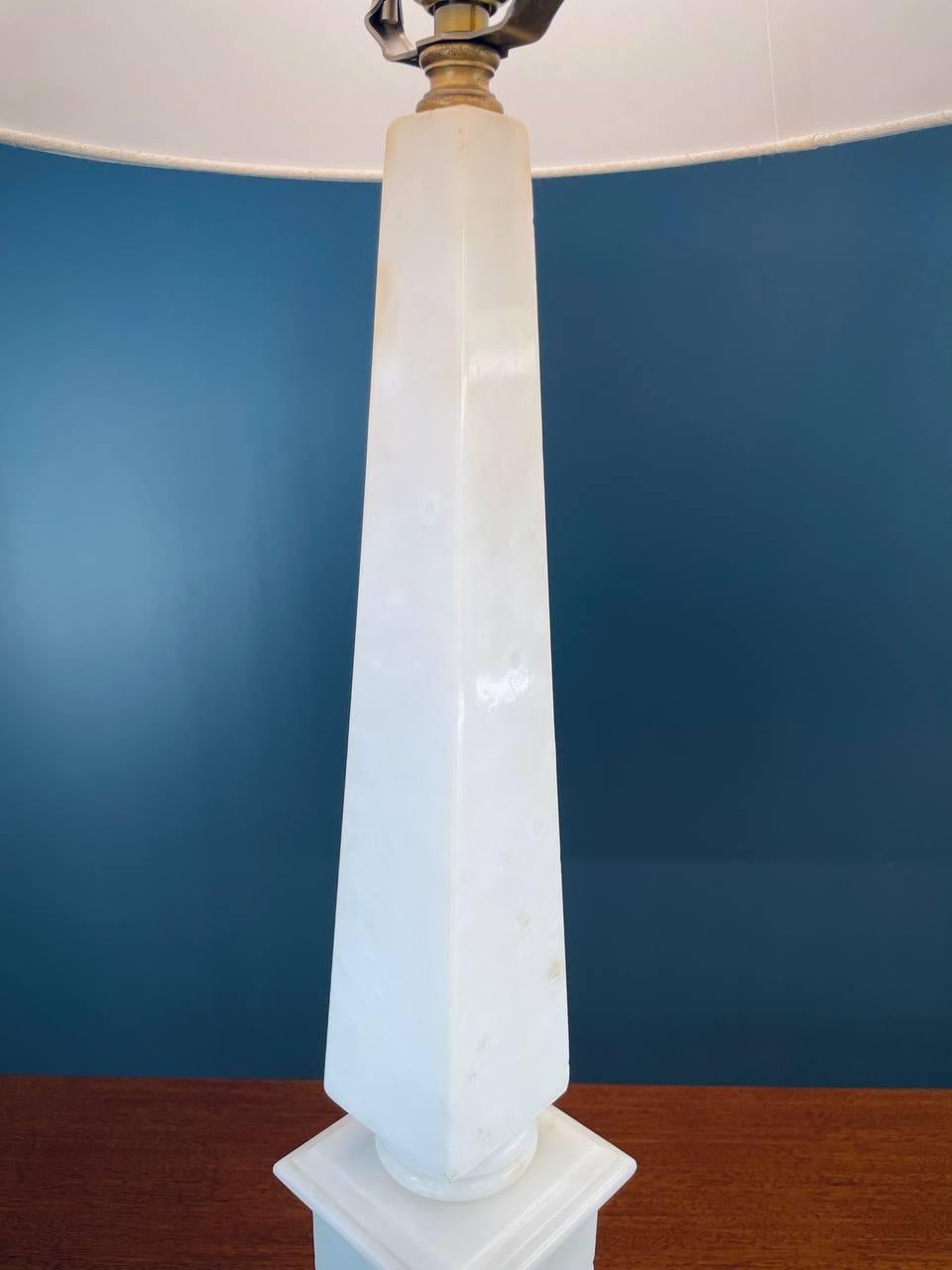 Pair of Italian Neoclassical Obelisk Shaped Alabaster Marble Lamps 1