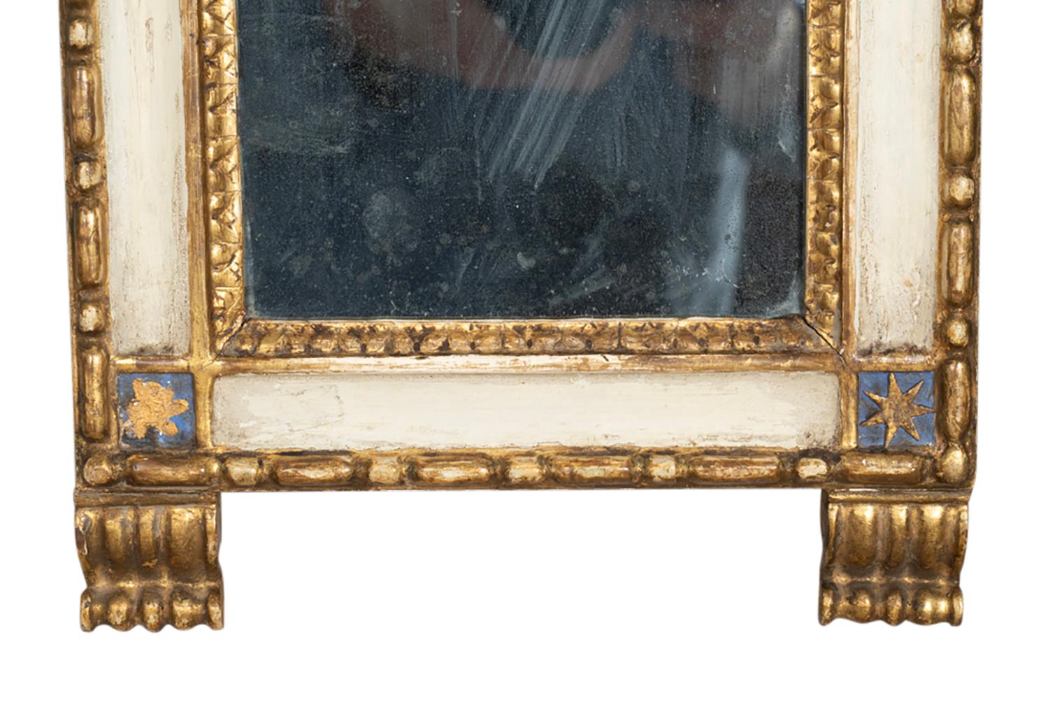 Pareja De Espejos Italianos Neoclásicos Pintados Y De Madera Dorada en Bueno estado para la venta en Essex, MA