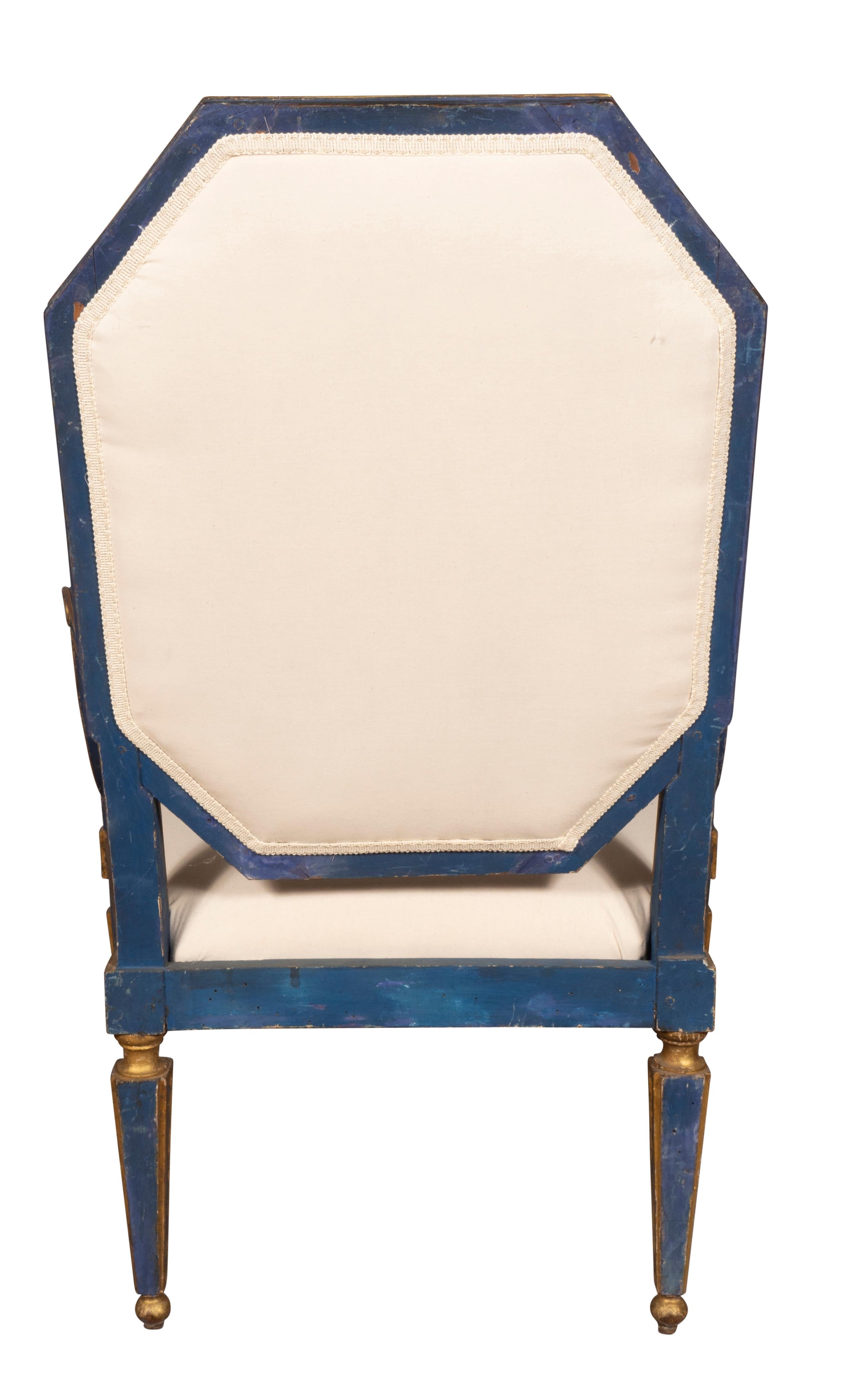 Noyer Paire de fauteuils italiens peints de style néoclassique en vente