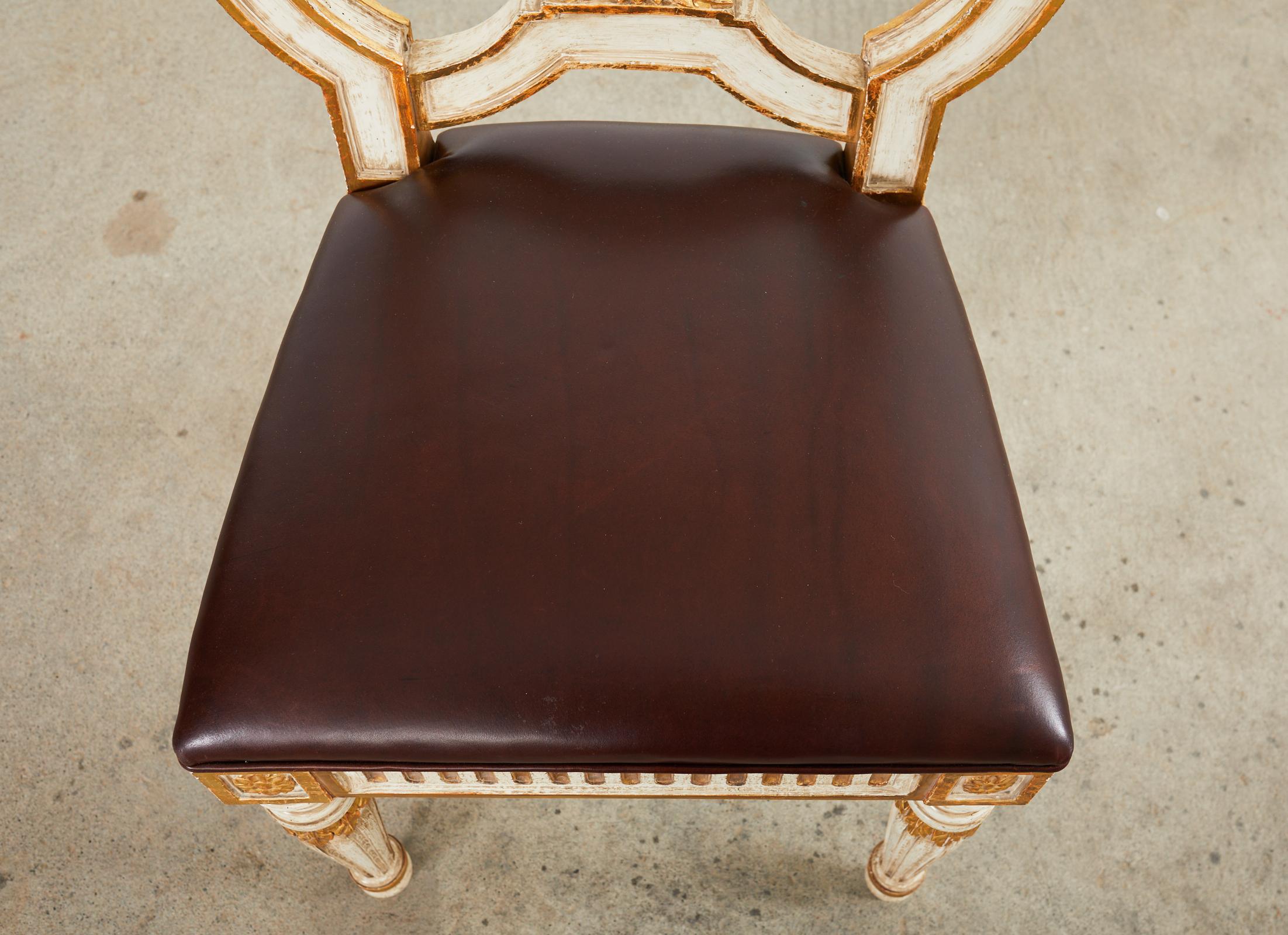 Paar italienische Stühle im neoklassischen Stil ohne Rückenlehne im Angebot 6