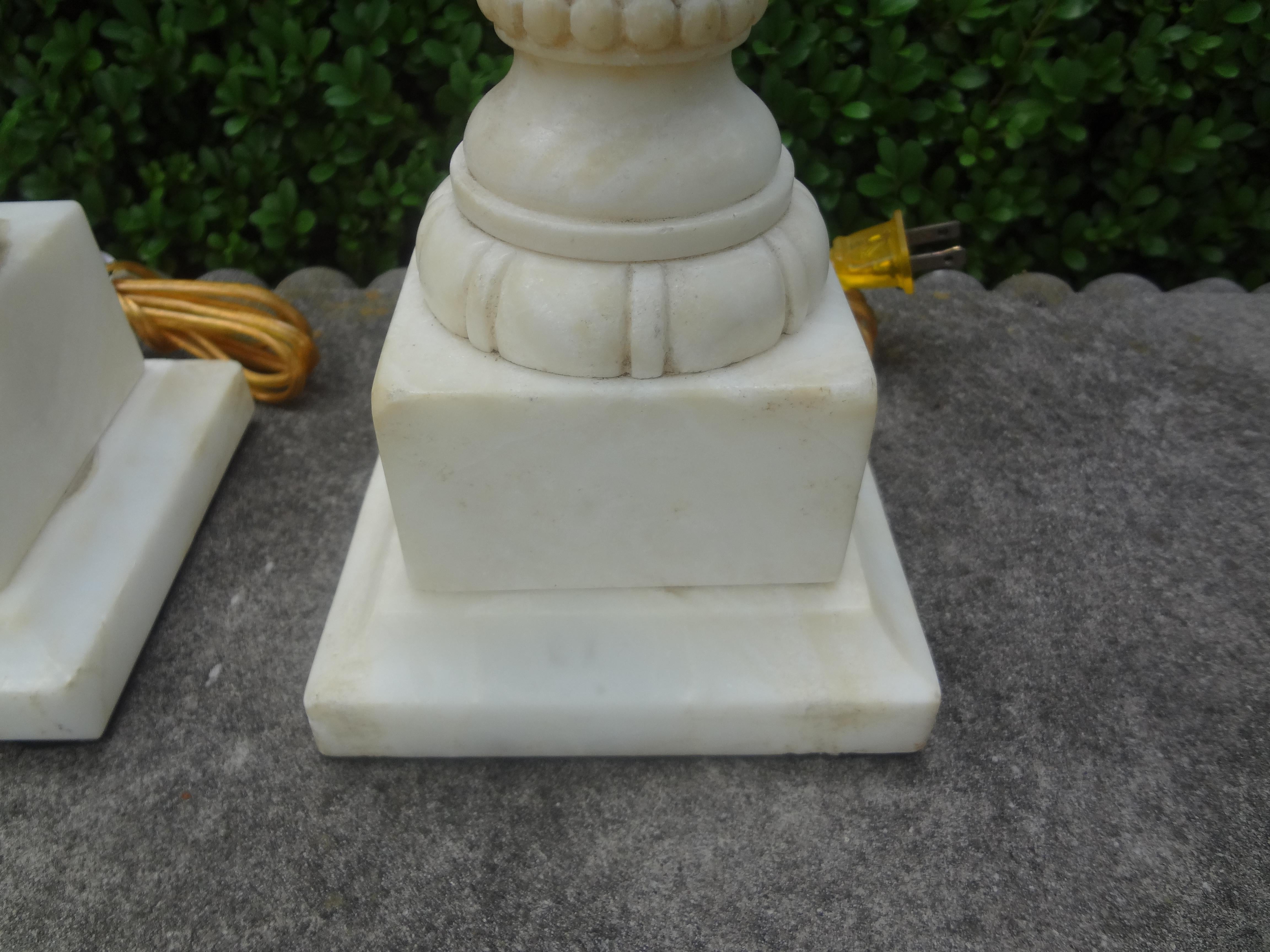 Pair of Italian Neoclassical Style Corinthian Column Alabaster Lamps In Good Condition In Houston, TX