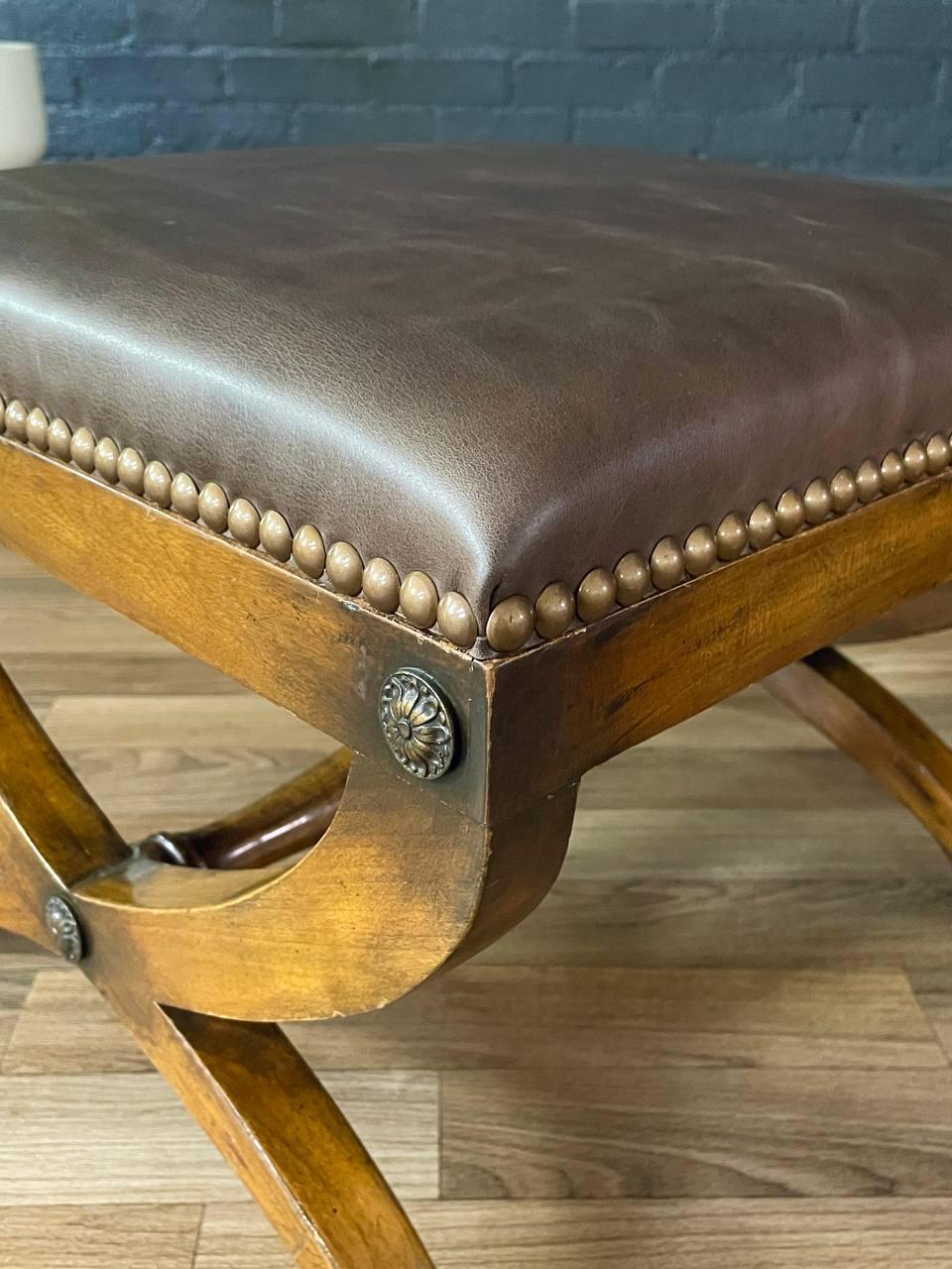 Coppia di panche in pelle Curule in stile neoclassico italiano in vendita 3
