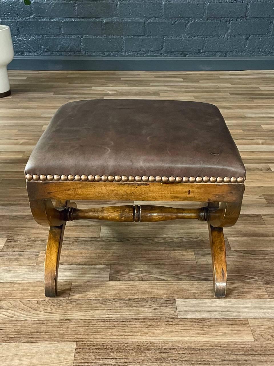 Coppia di panche in pelle Curule in stile neoclassico italiano in vendita 2