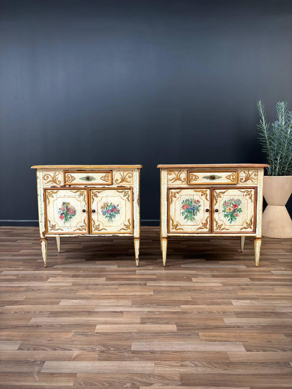 Mid-20th Century Pair of Italian Neoclassical Style Hand Painted Night Stands Cabinets For Sale