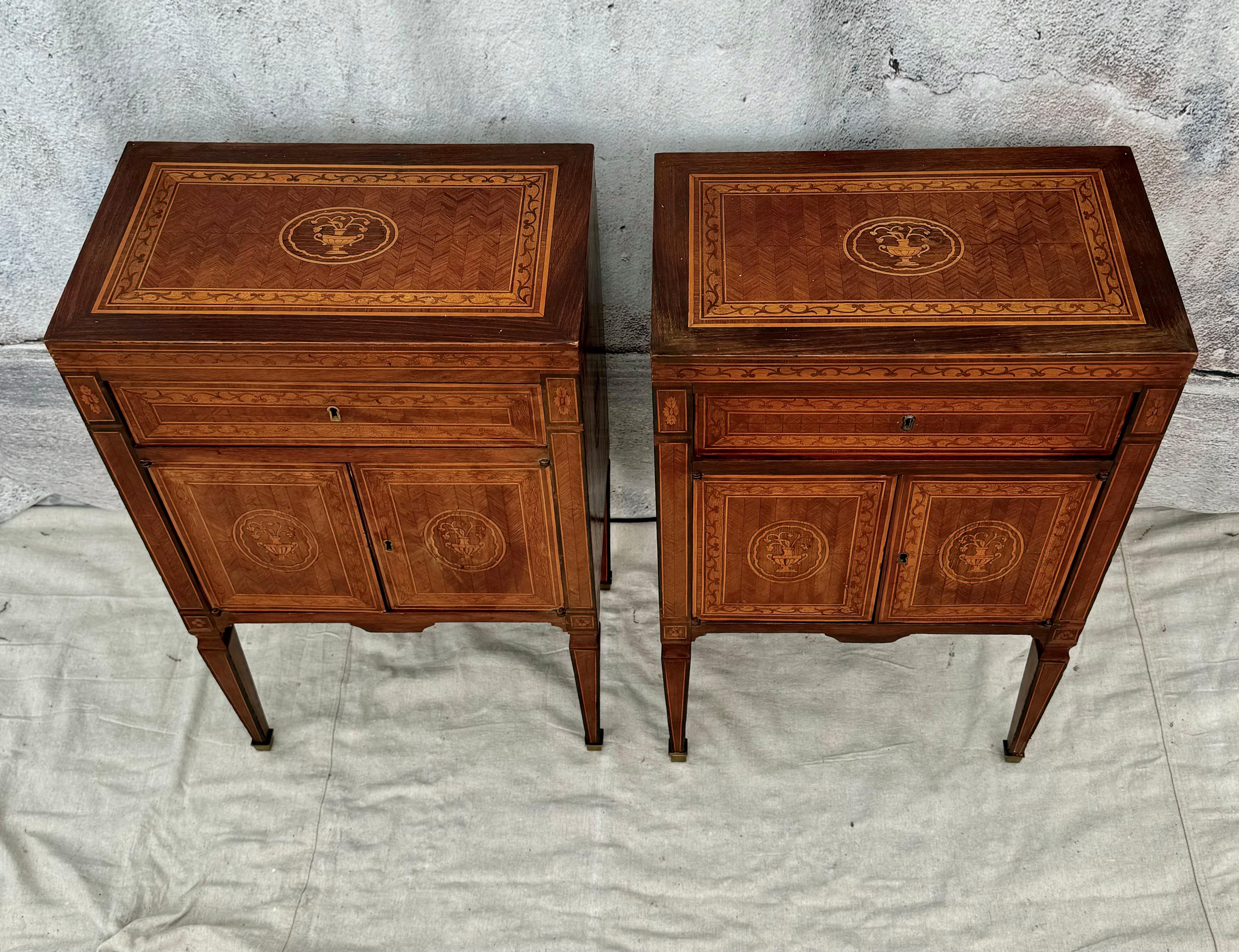 Pair Of  Italian Neoclassical Style Inlaid Bedside Cabinets For Sale 5