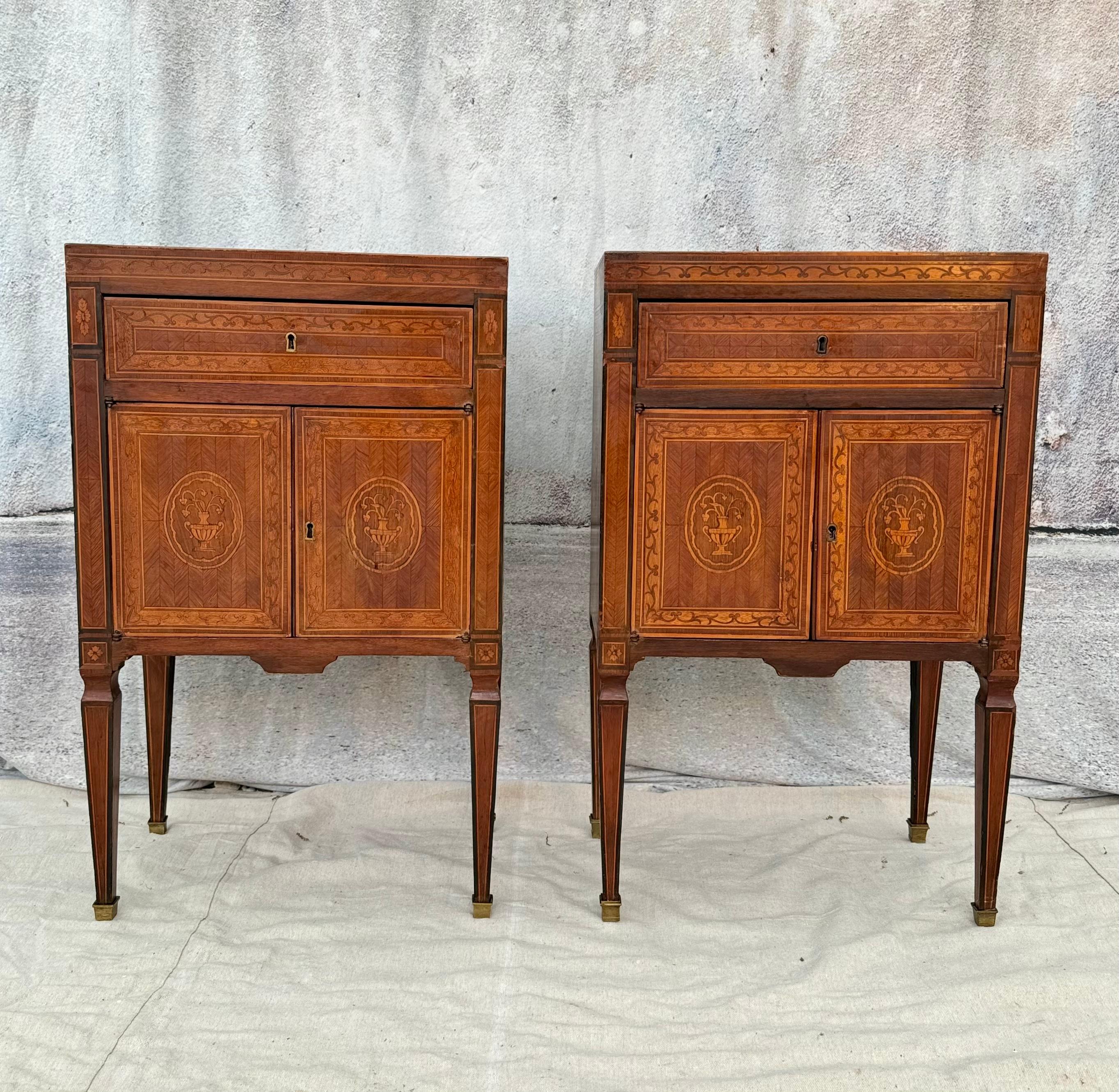 Pair Of  Italian Neoclassical Style Inlaid Bedside Cabinets For Sale 7