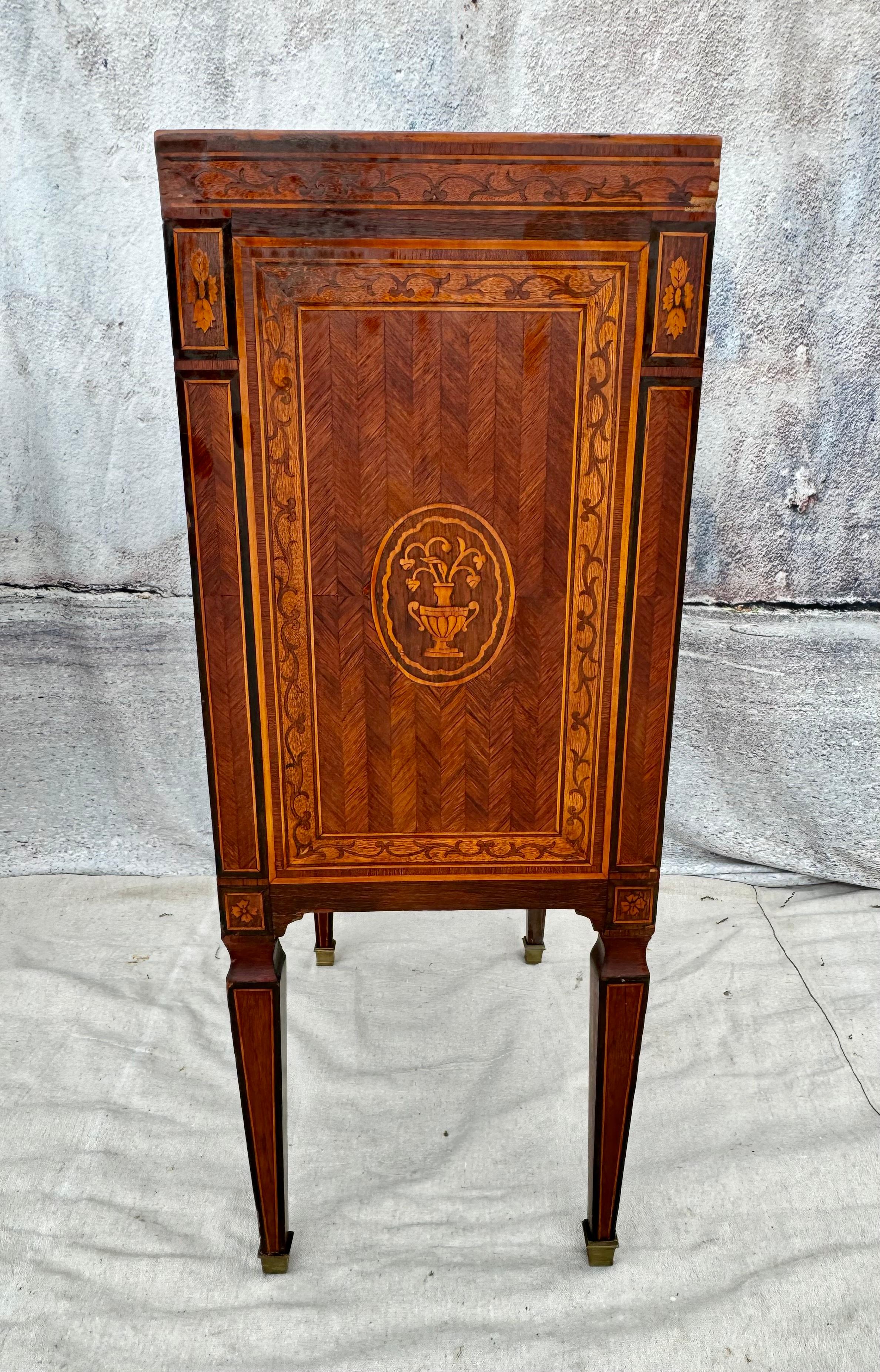 Pair Of  Italian Neoclassical Style Inlaid Bedside Cabinets For Sale 1