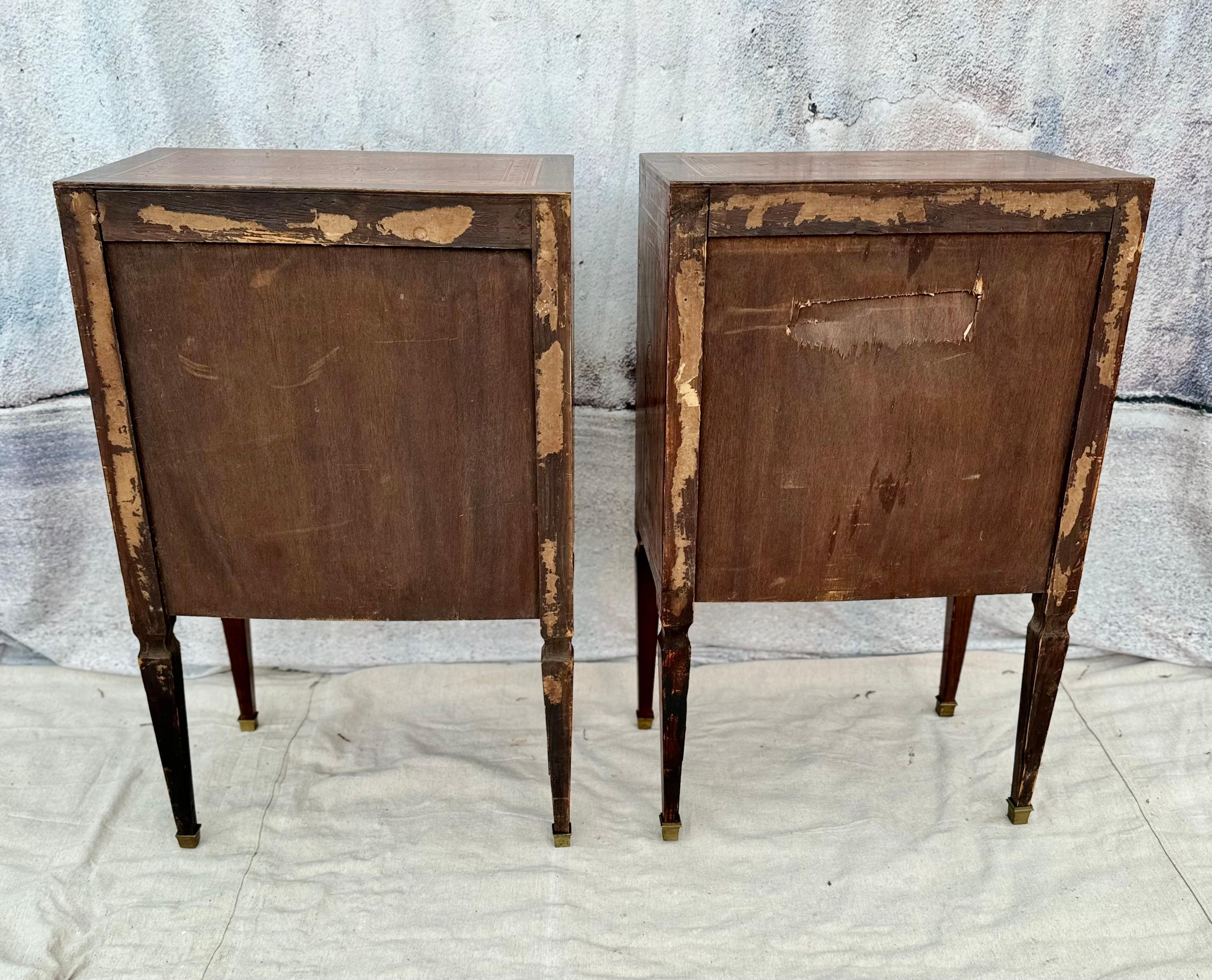 Pair Of  Italian Neoclassical Style Inlaid Bedside Cabinets For Sale 4