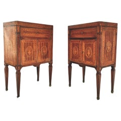 Paar von  Italienische Nachttischschränke mit Intarsien im neoklassischen Stil