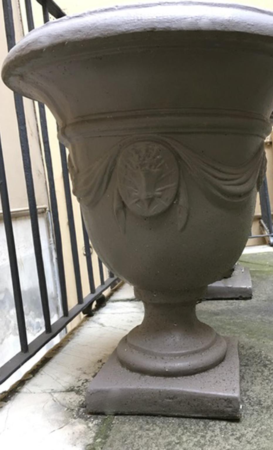 Pair of Italian Neoclassical Style Stone Paste Gardens Urns Hand Paint Mud Color For Sale 9