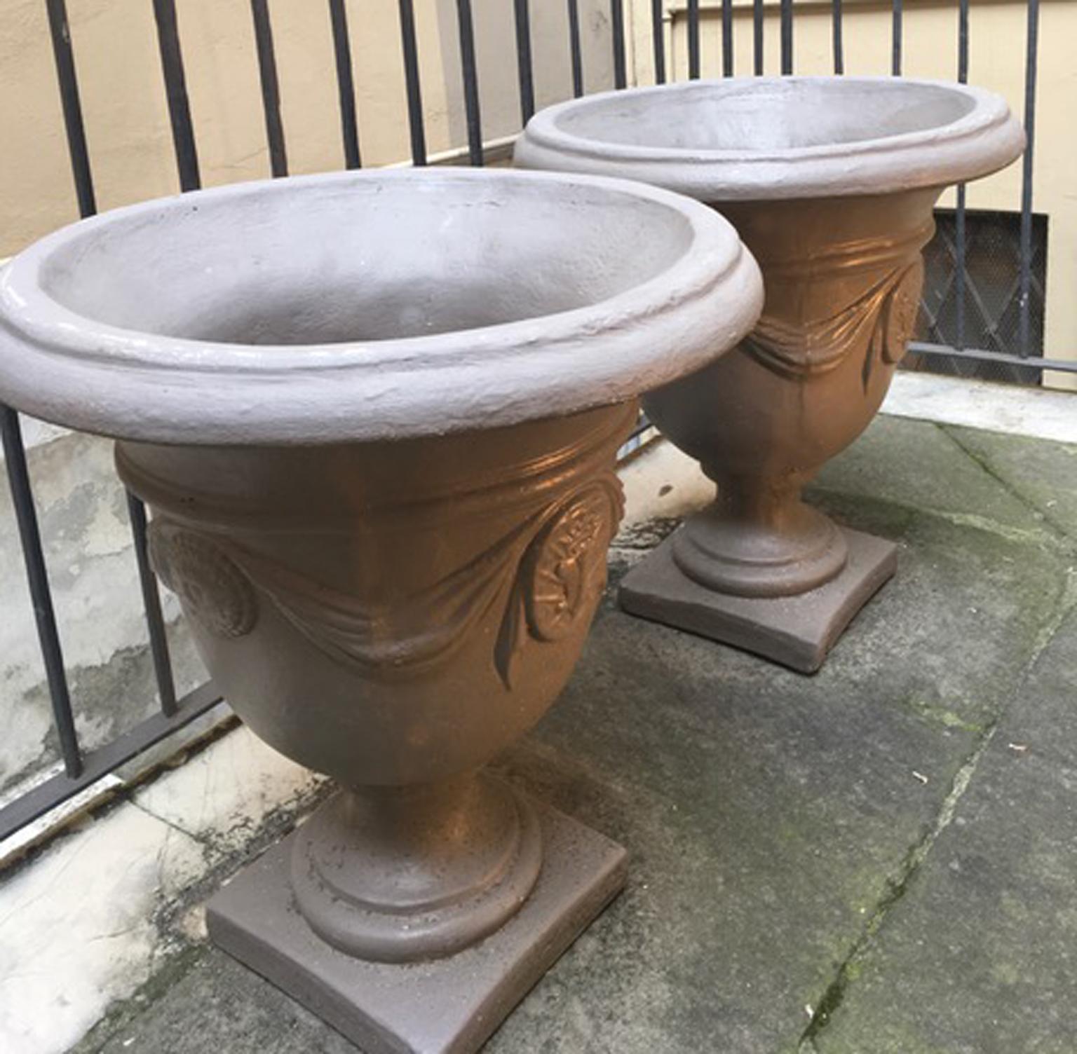Pair of Italian Neoclassical Style Stone Paste Gardens Urns Hand Paint Mud Color For Sale 10