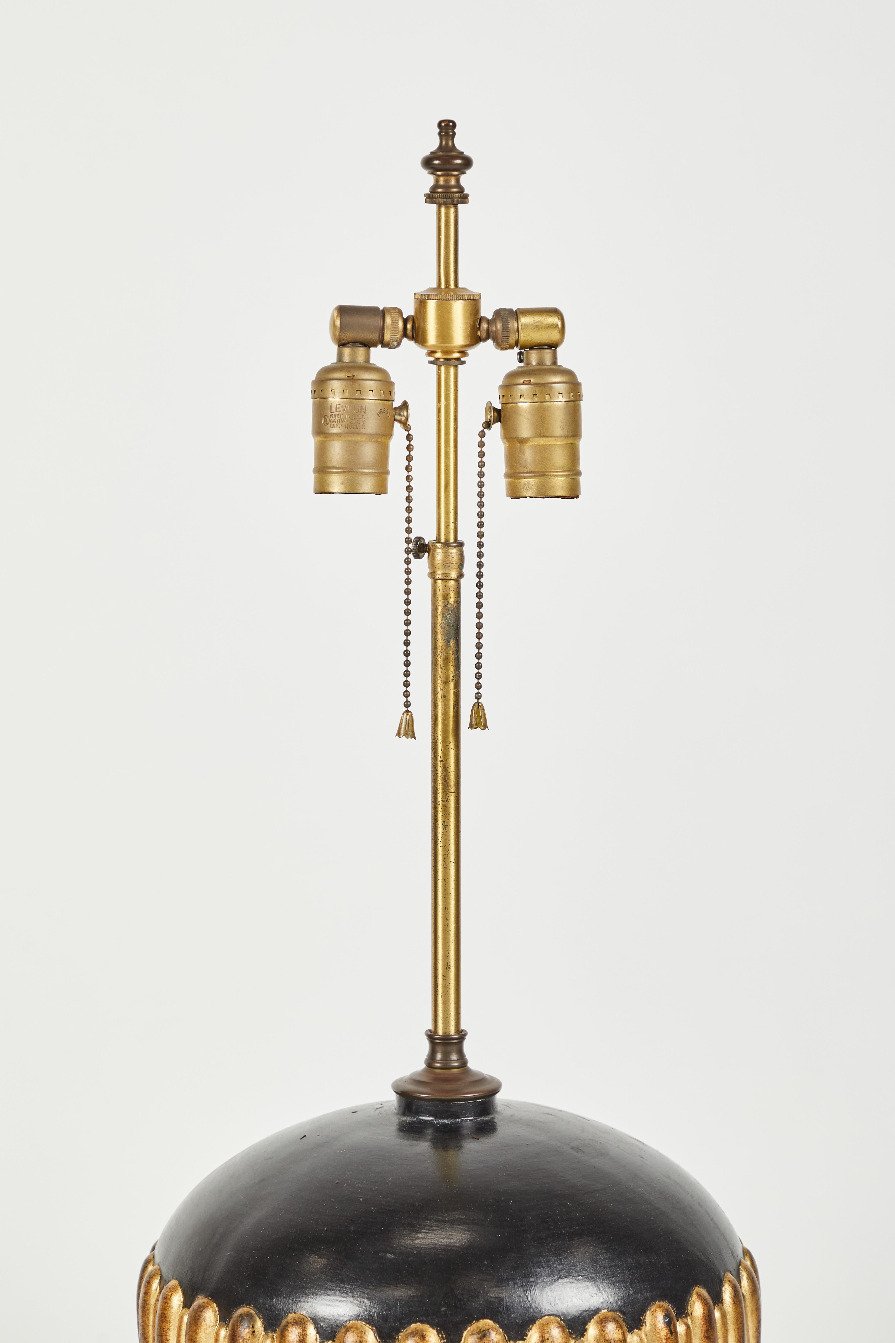 Coppia di lampade da tavolo in stile neoclassico italiano in vendita 4