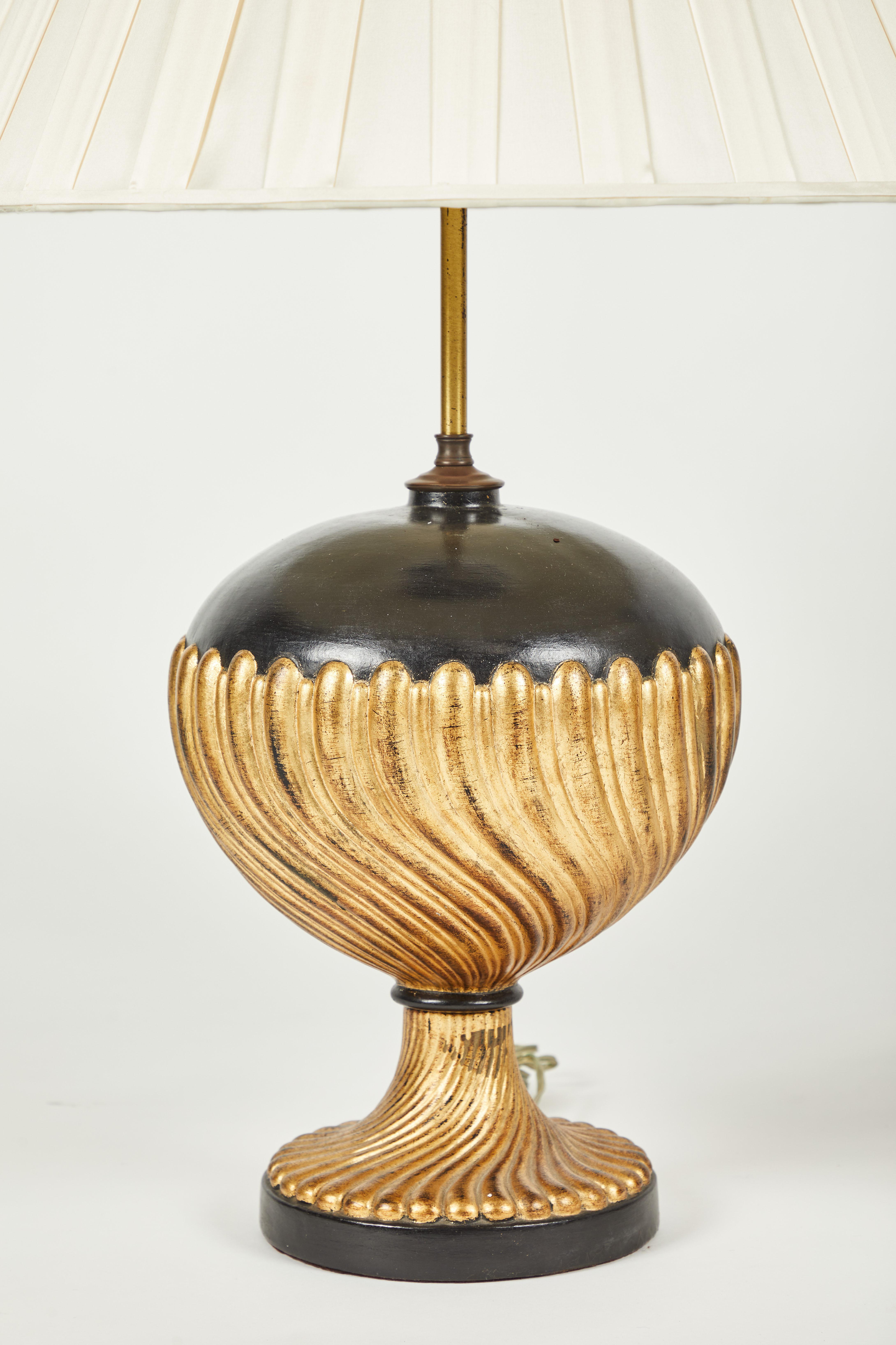 Sconosciuto Coppia di lampade da tavolo in stile neoclassico italiano in vendita
