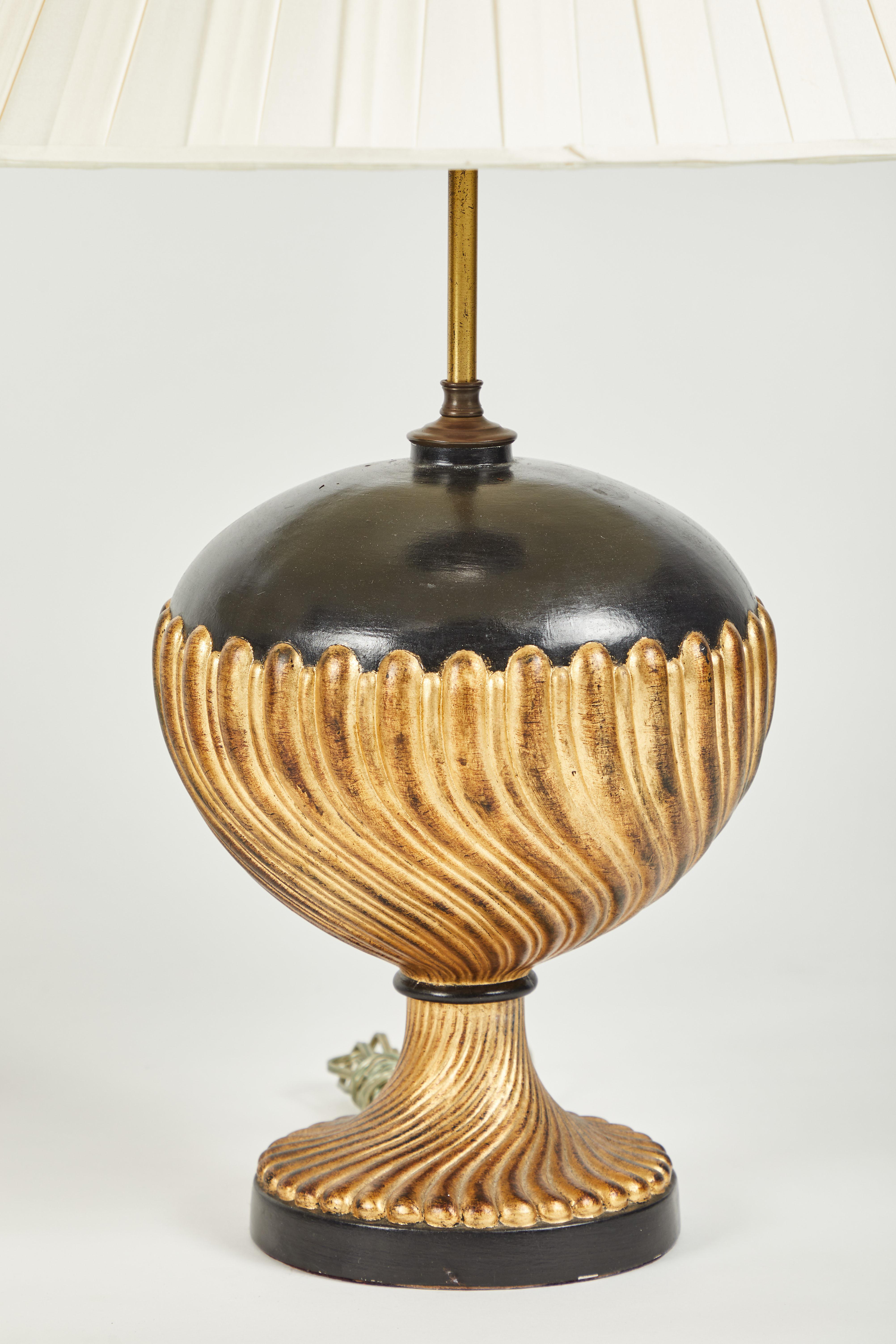 Composizione Coppia di lampade da tavolo in stile neoclassico italiano in vendita