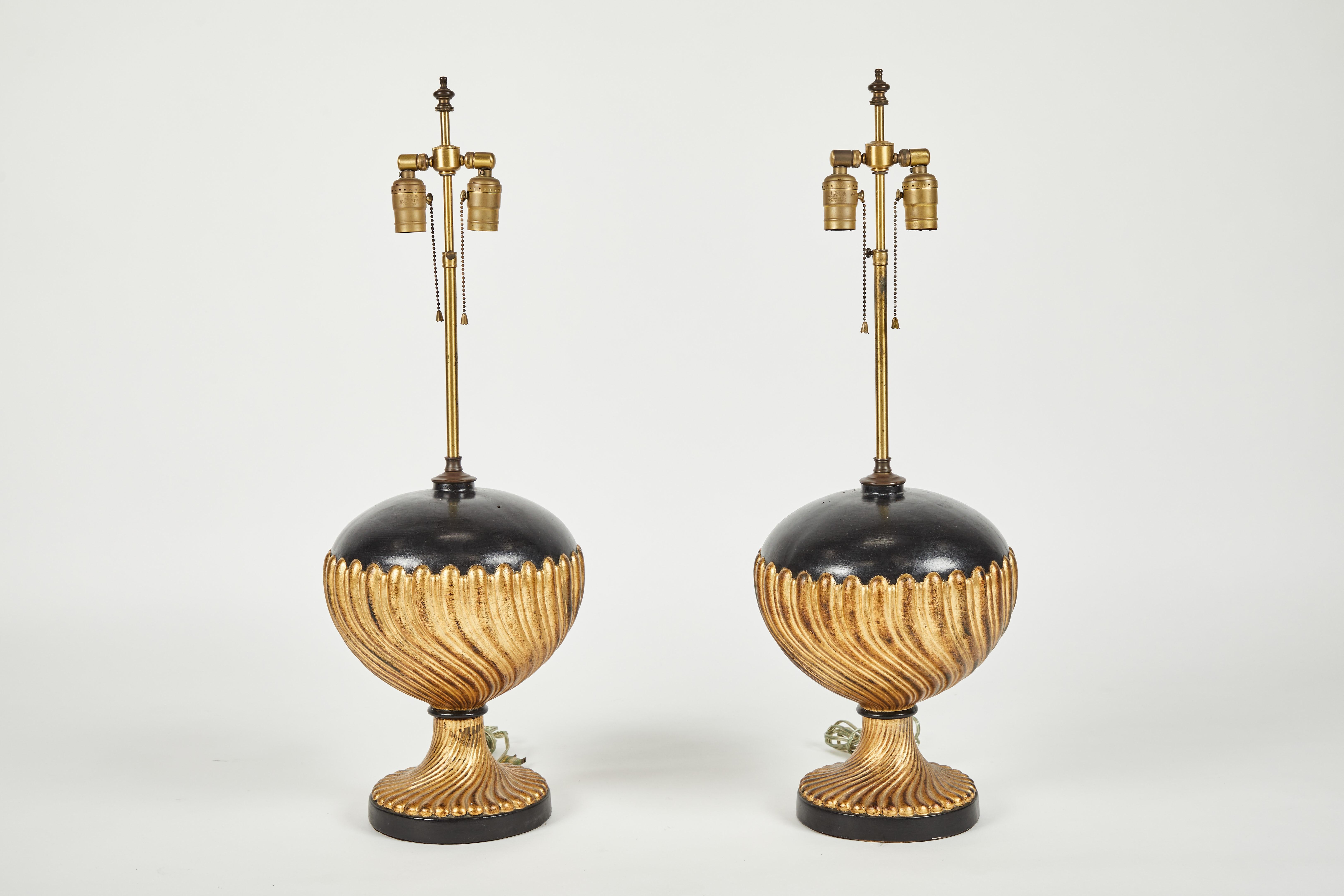 Coppia di lampade da tavolo in stile neoclassico italiano in vendita 2