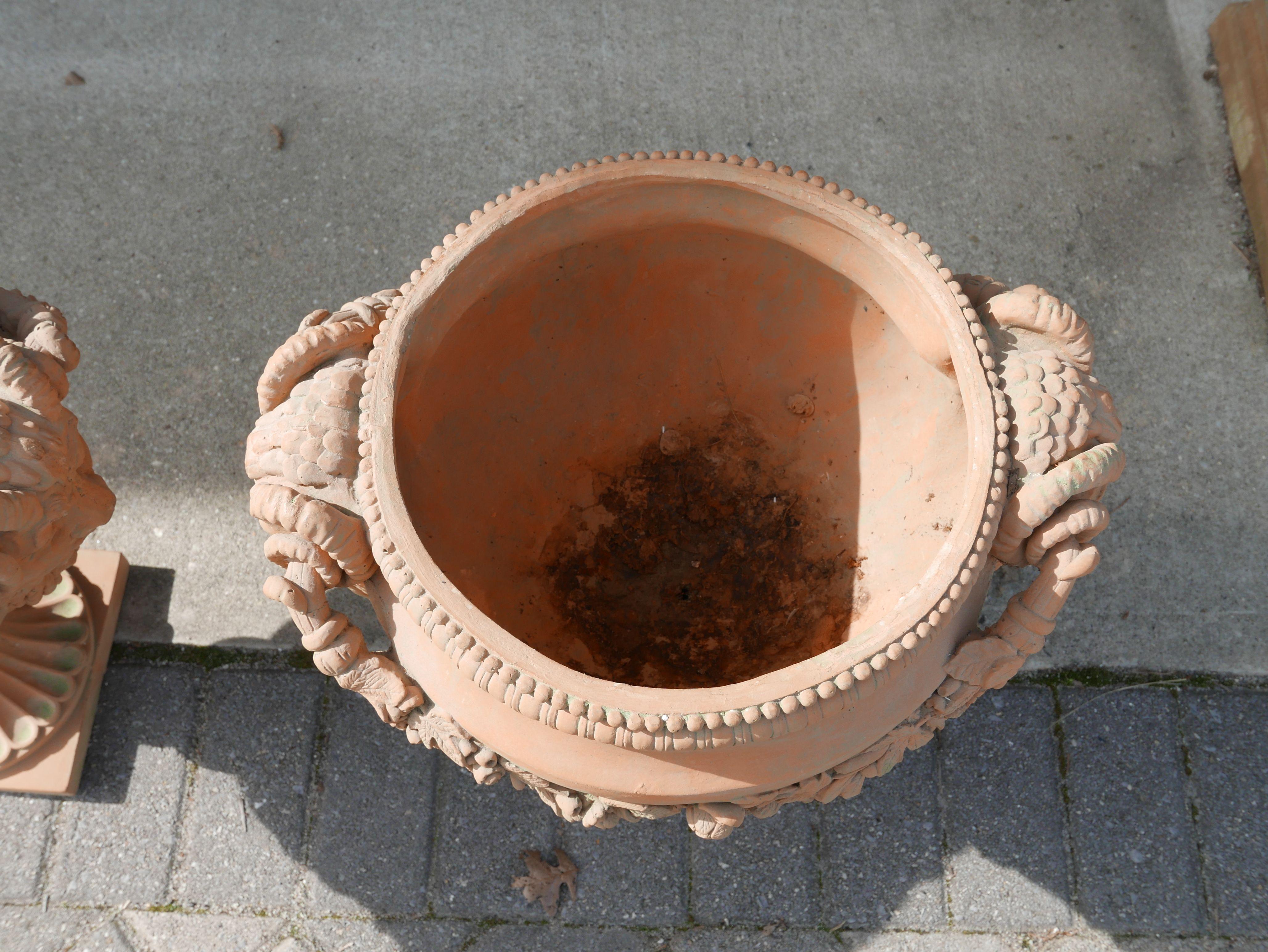 Pair of Italian Neoclassical Style Terracotta Planters In Good Condition In Kilmarnock, VA