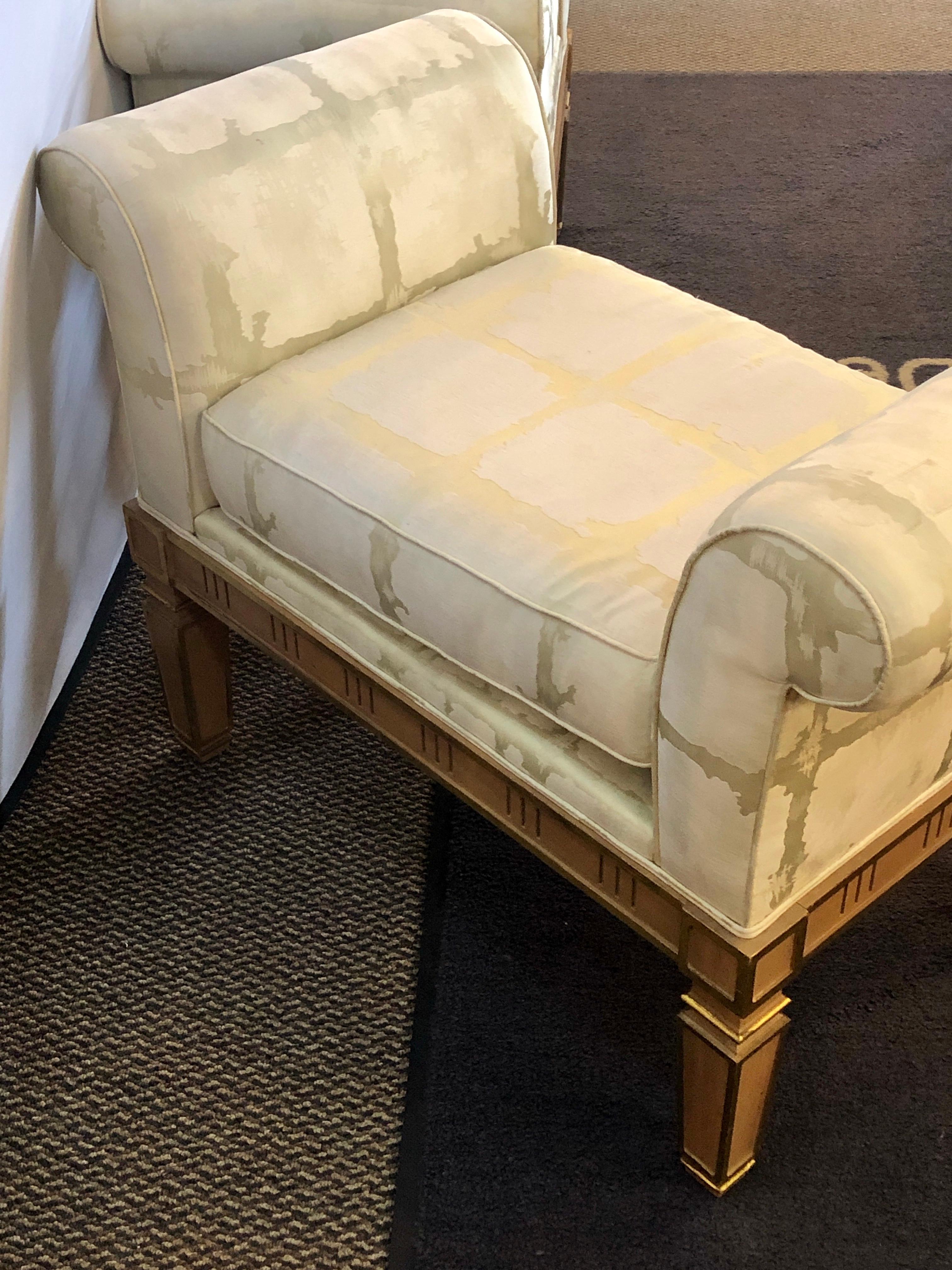 Pair of Italian Neoclassical Style Window Benches Creme Painted In Good Condition In Stamford, CT