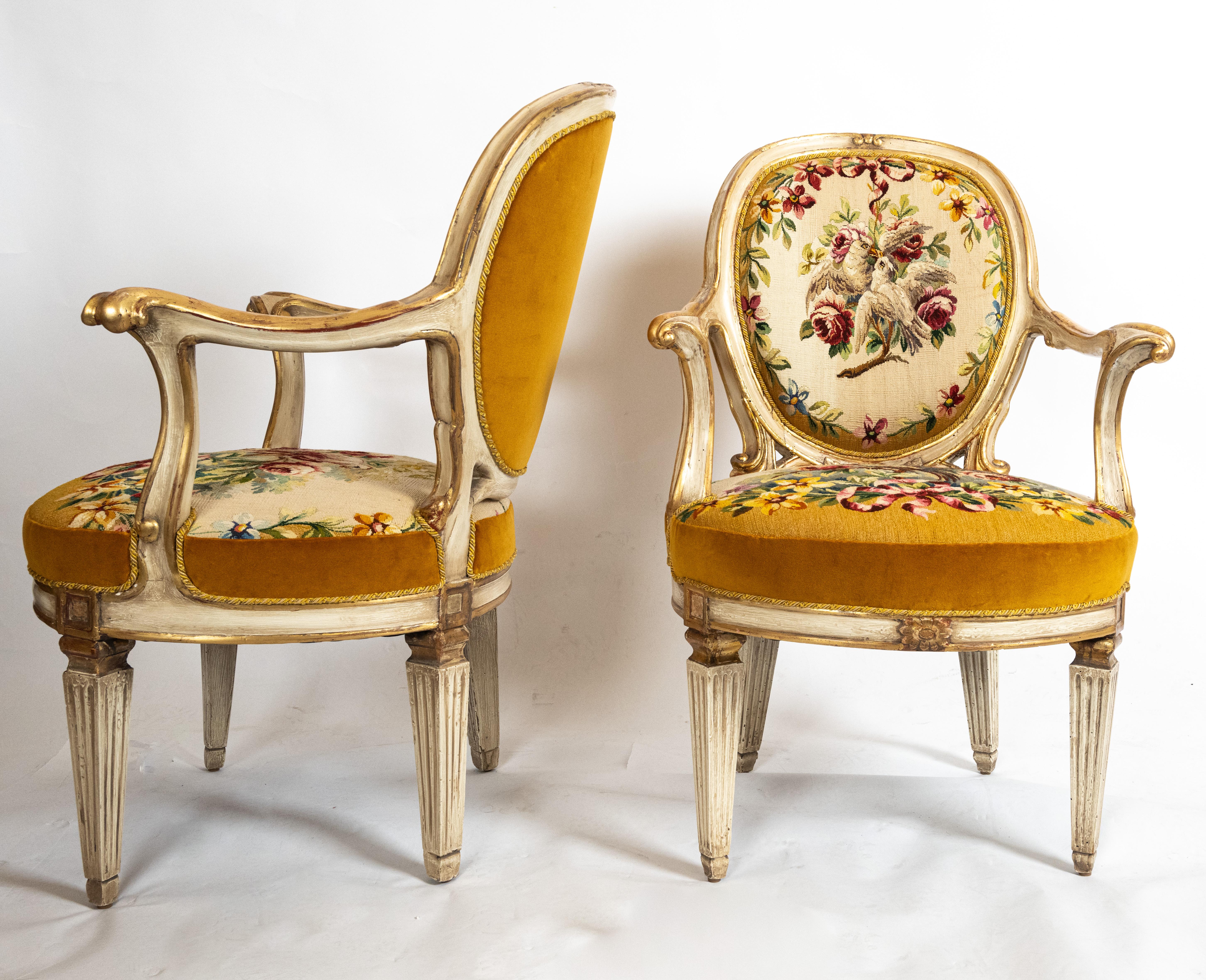 Pair of Italian Neoclassical Tapestry Armchairs In Good Condition For Sale In New York, NY