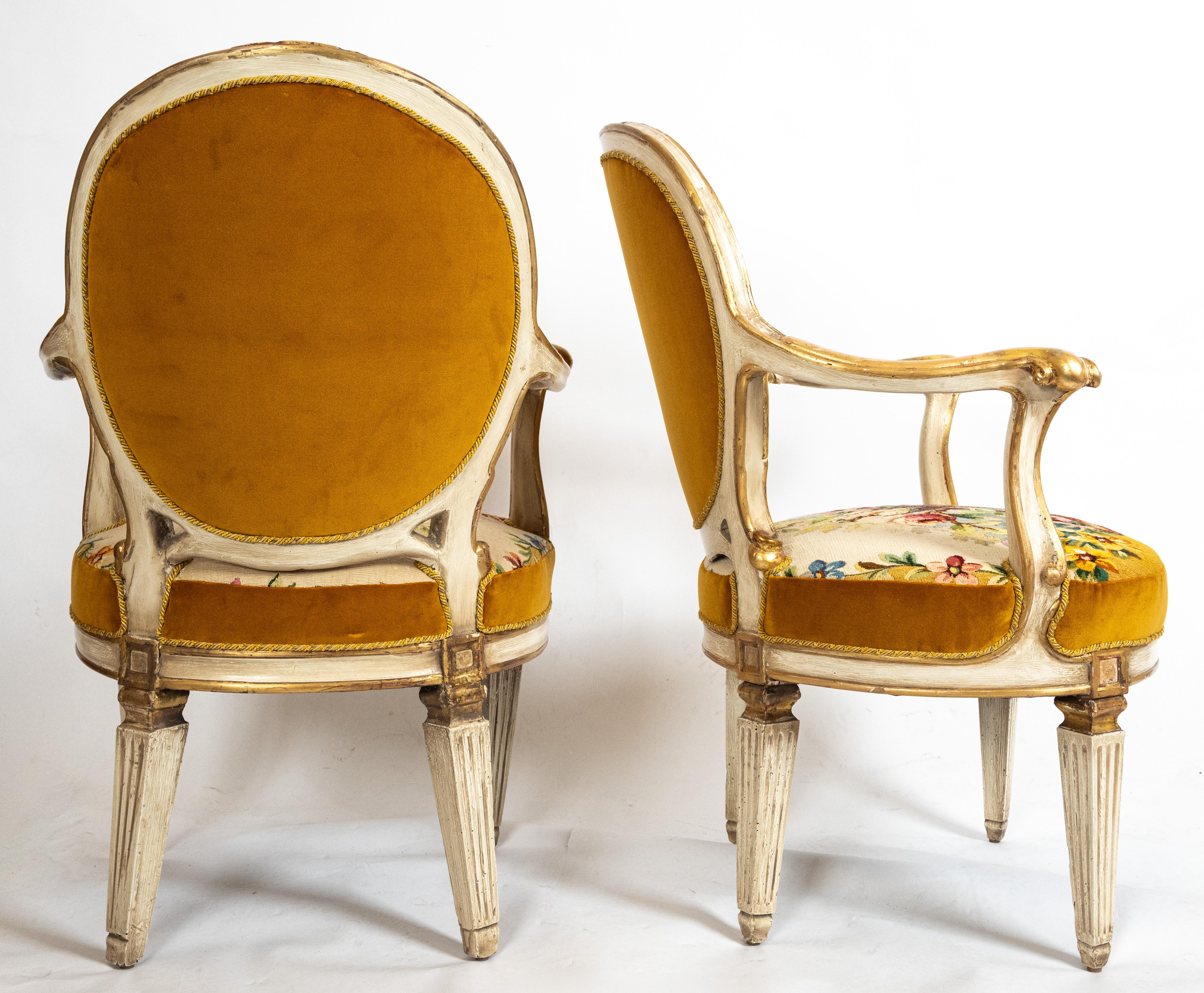 Early 19th Century Pair of Italian Neoclassical Tapestry Armchairs For Sale
