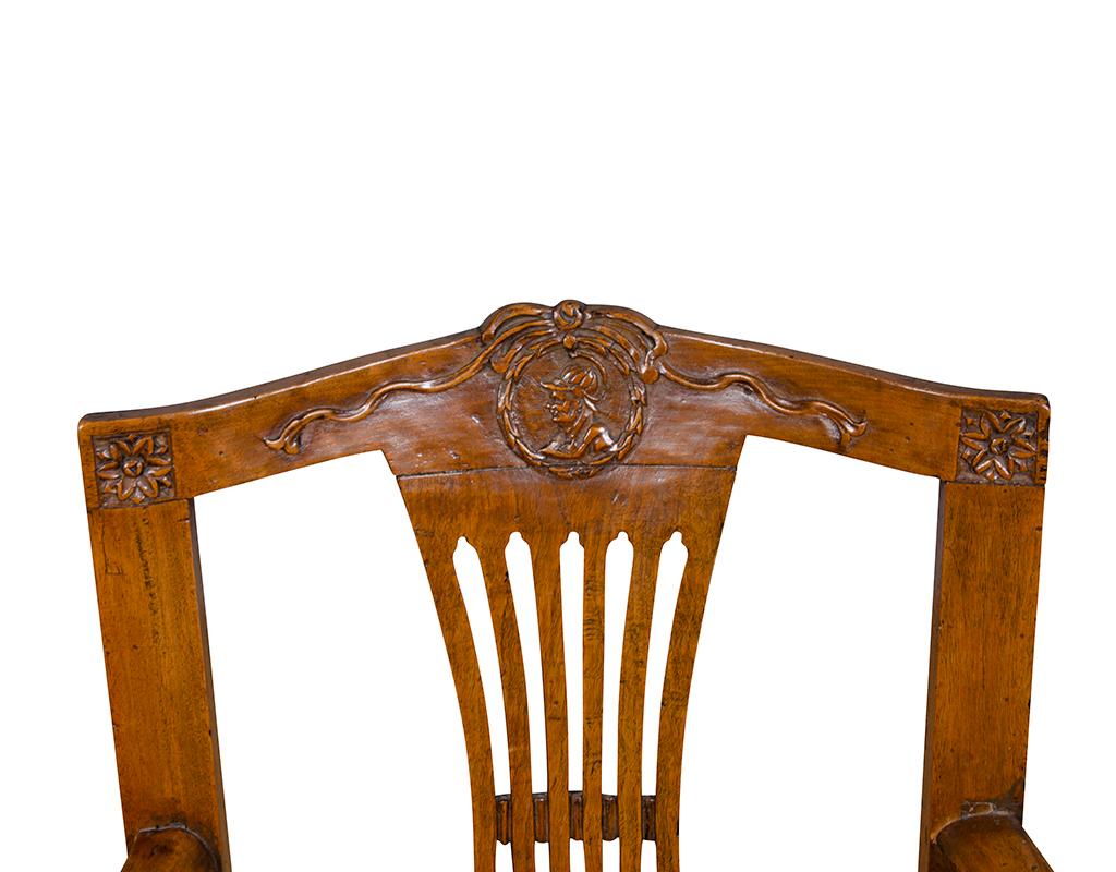 Paar italienische neoklassizistische Sessel aus Nussbaumholz im Angebot 1