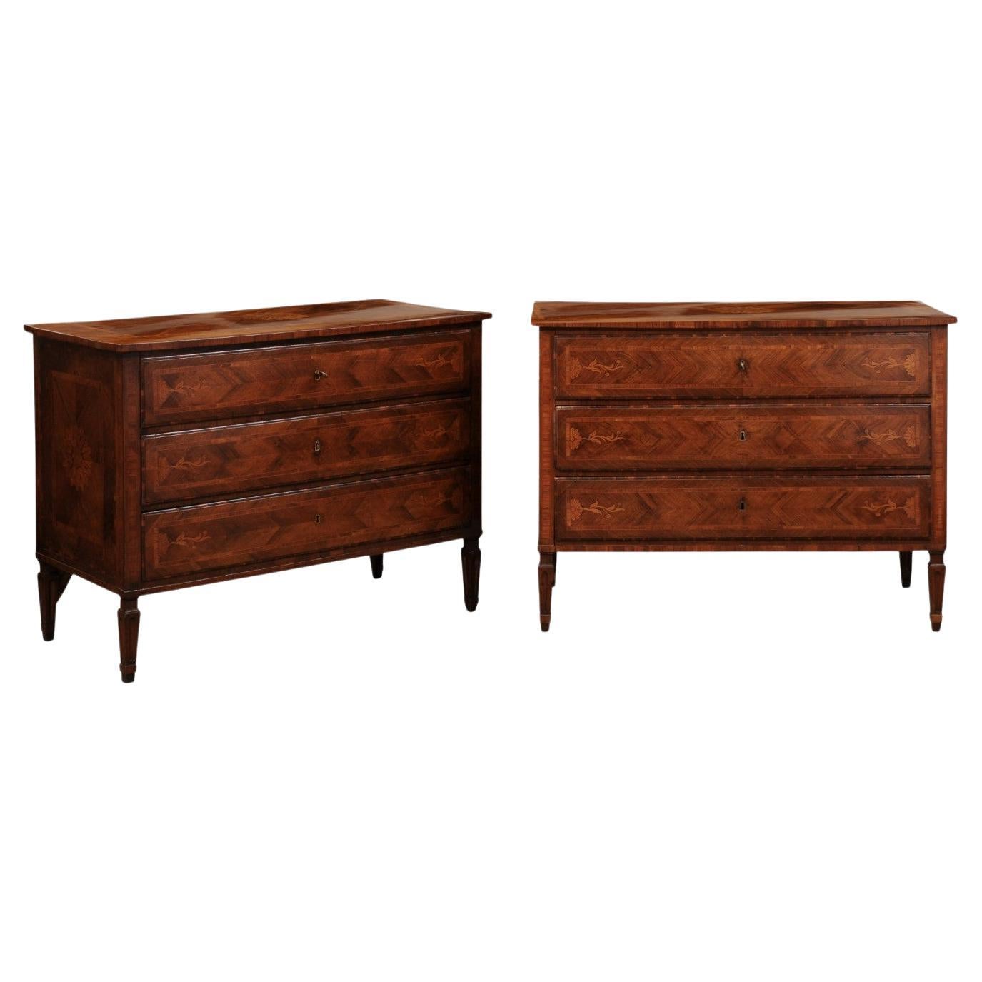 Pair of Italian Neoclassical Walnut Commodes with Foliage Design, 19th Century