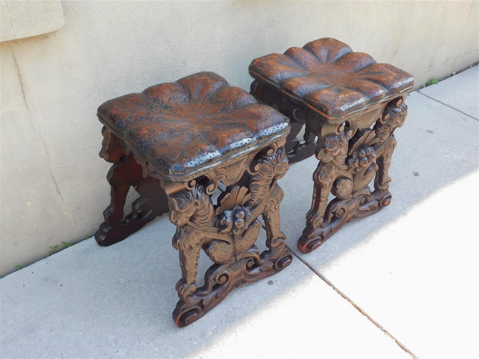 Pair of Italian Neoclassical Walnut Figural Lion Pillow Top Stools, Circa 1810  In Excellent Condition For Sale In Hollywood, SC