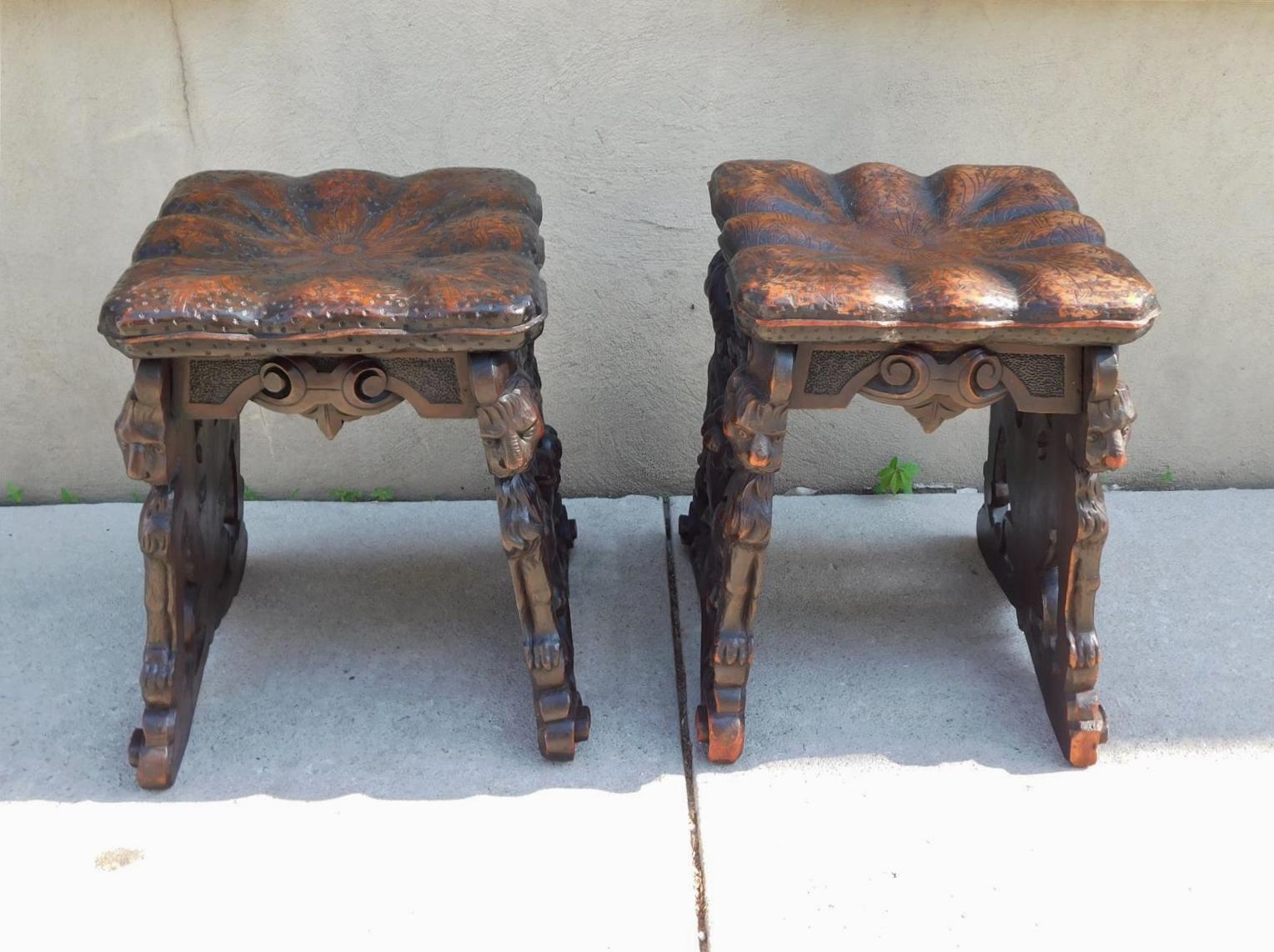 Pair of Italian Neoclassical Walnut Figural Lion Pillow Top Stools, Circa 1810  For Sale 3