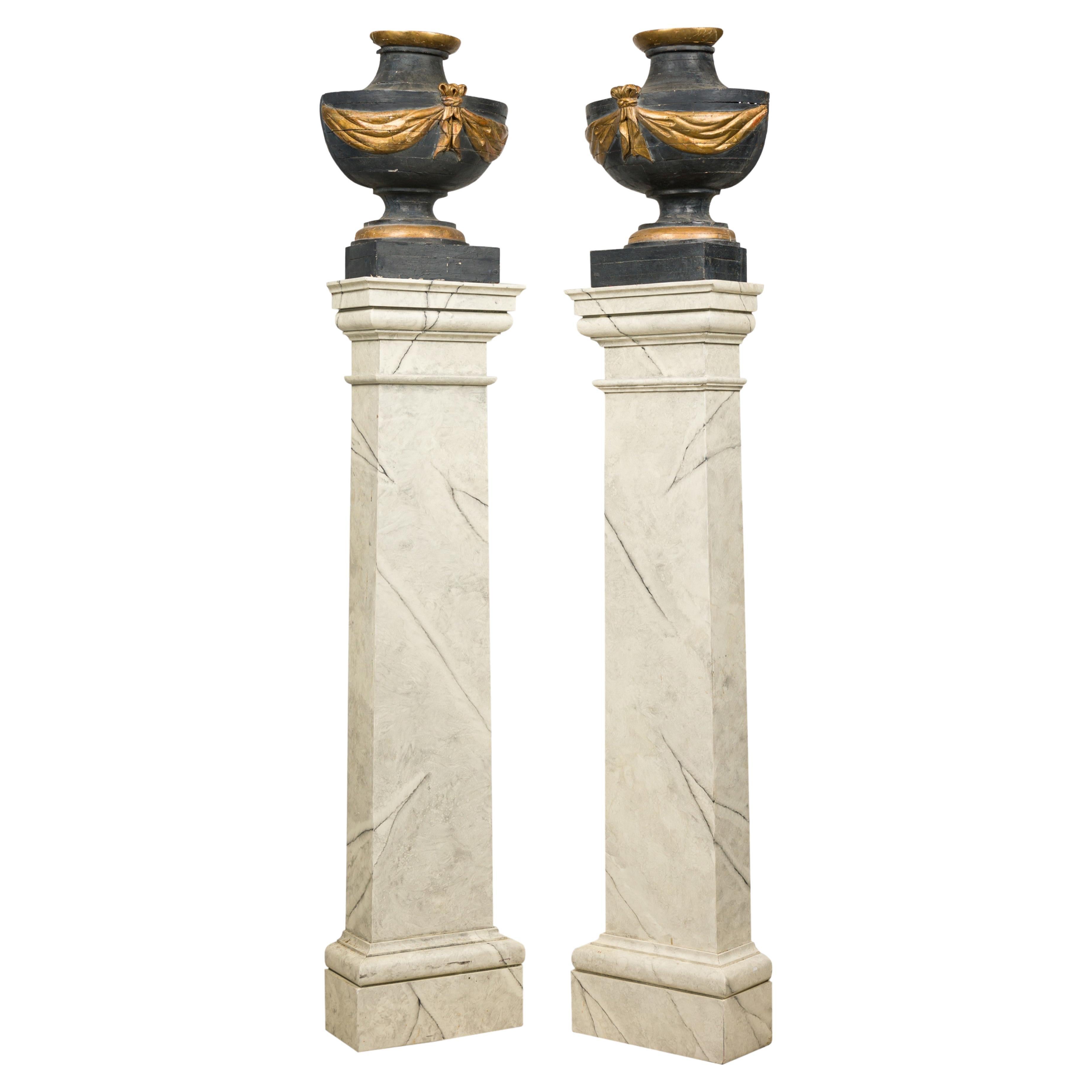 Pair of Italian Neoclassicalal Painted and Parcel-Gilt Urns on Pedestals For Sale
