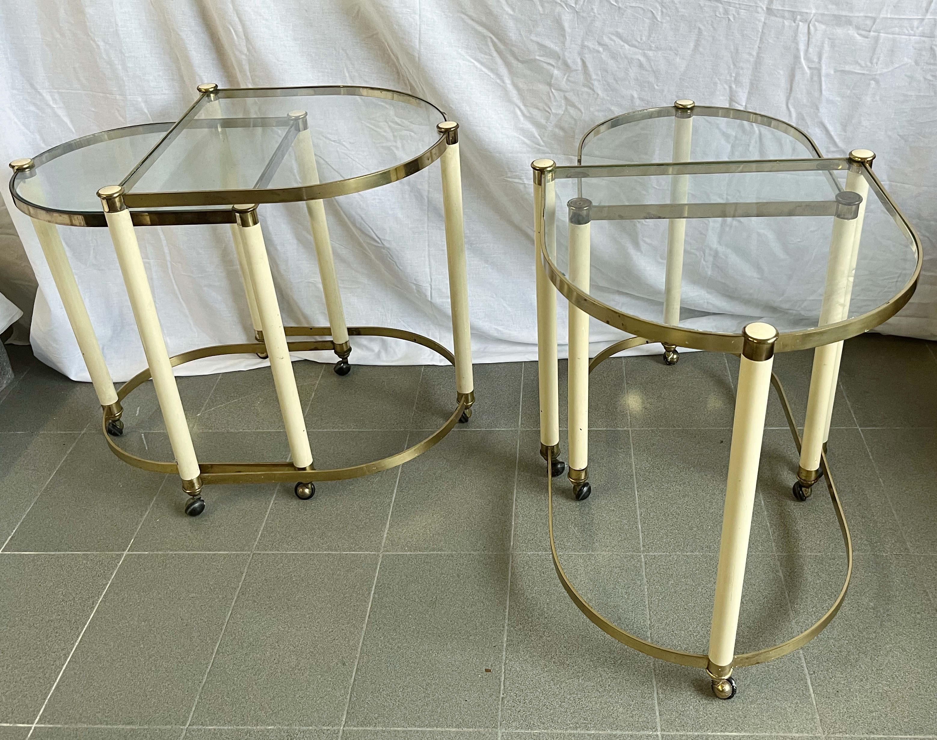 Paire de tables gigognes italiennes sur roulettes en vente 6