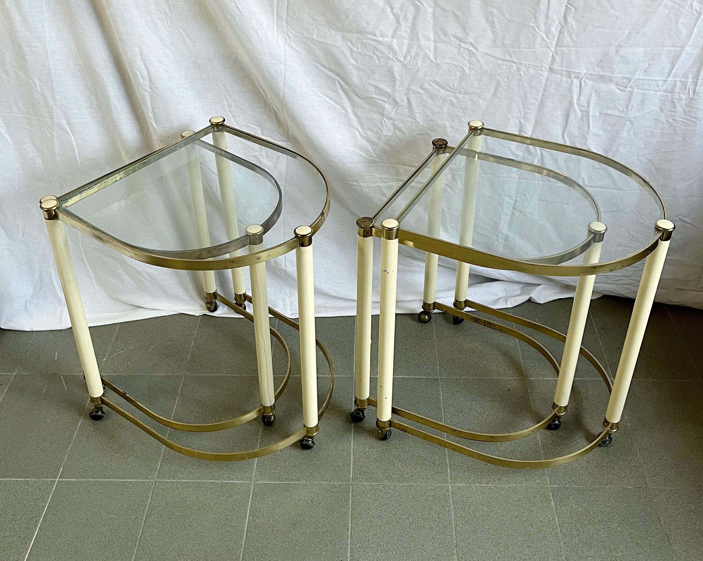 Pareja de mesas nido italianas con ruedas en venta 5