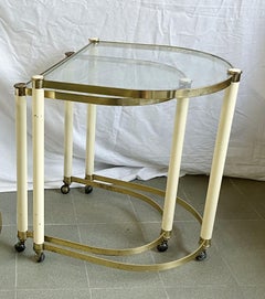 Paire de tables gigognes italiennes sur roulettes